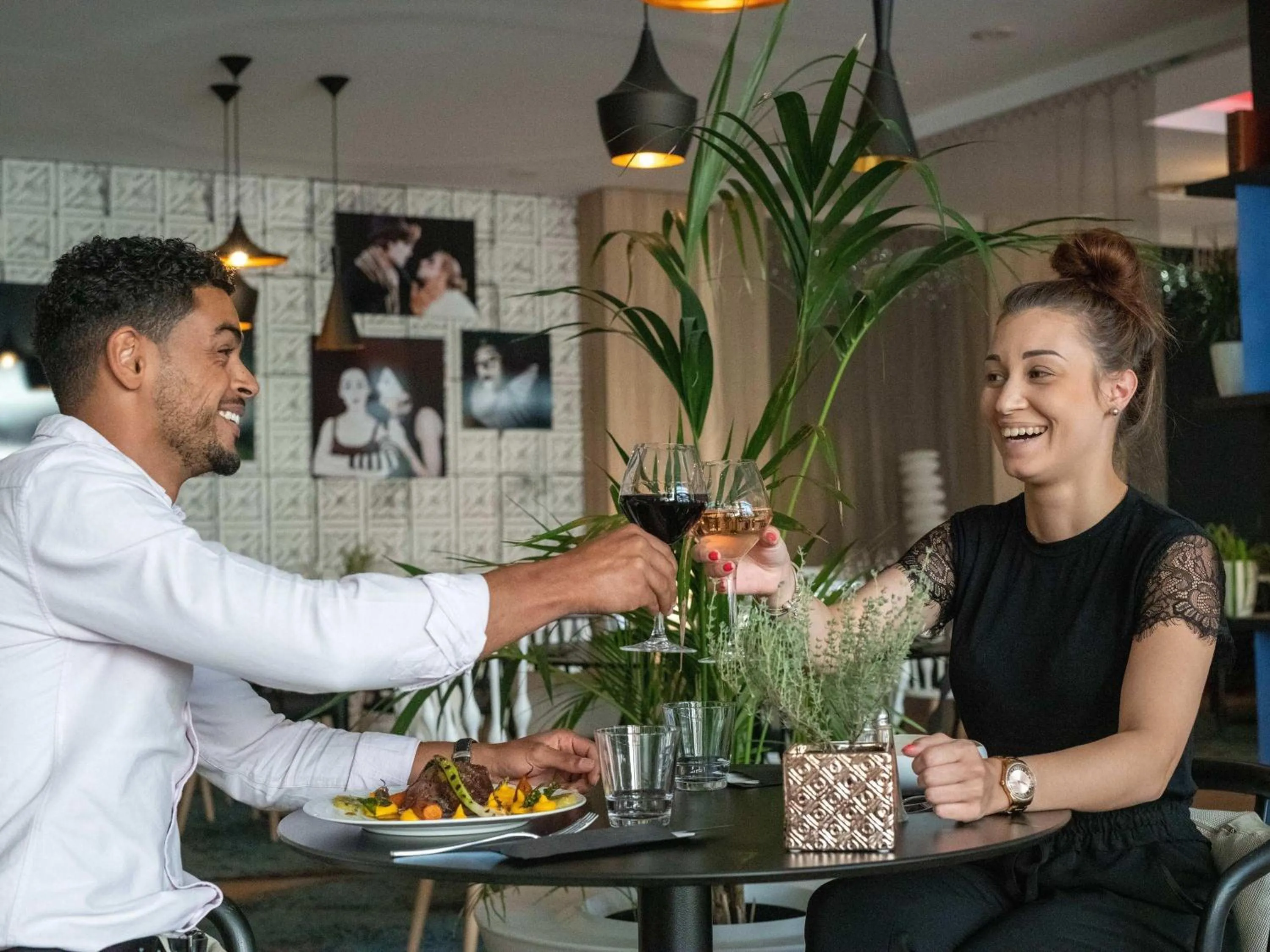 Restaurant/places to eat in Novotel Avignon Centre