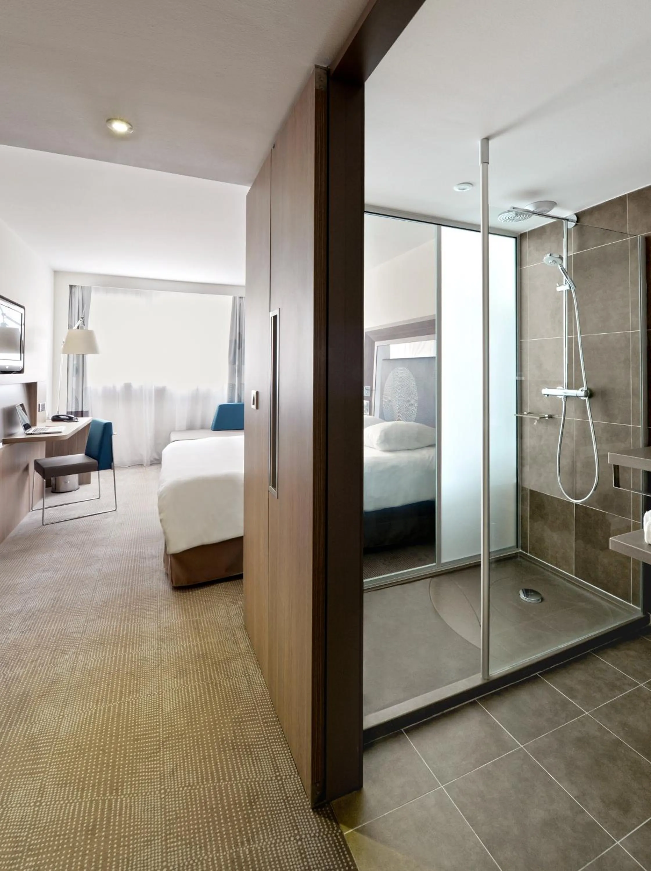 Photo of the whole room, Bed in Novotel Avignon Centre