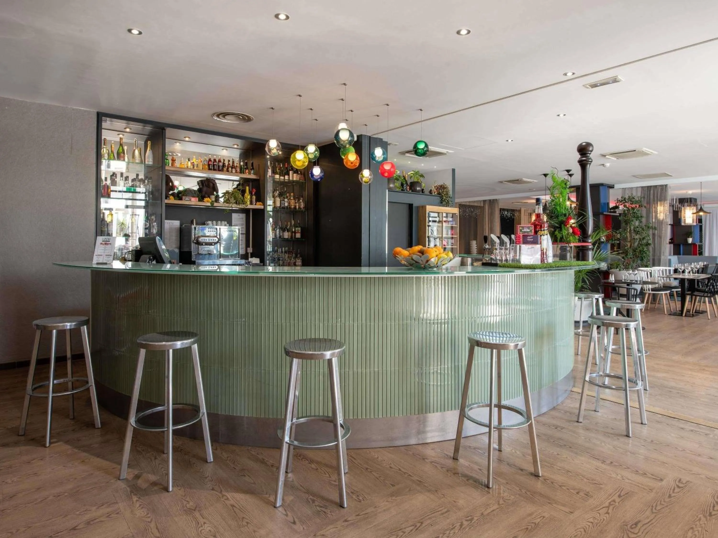 Lounge or bar in Novotel Avignon Centre