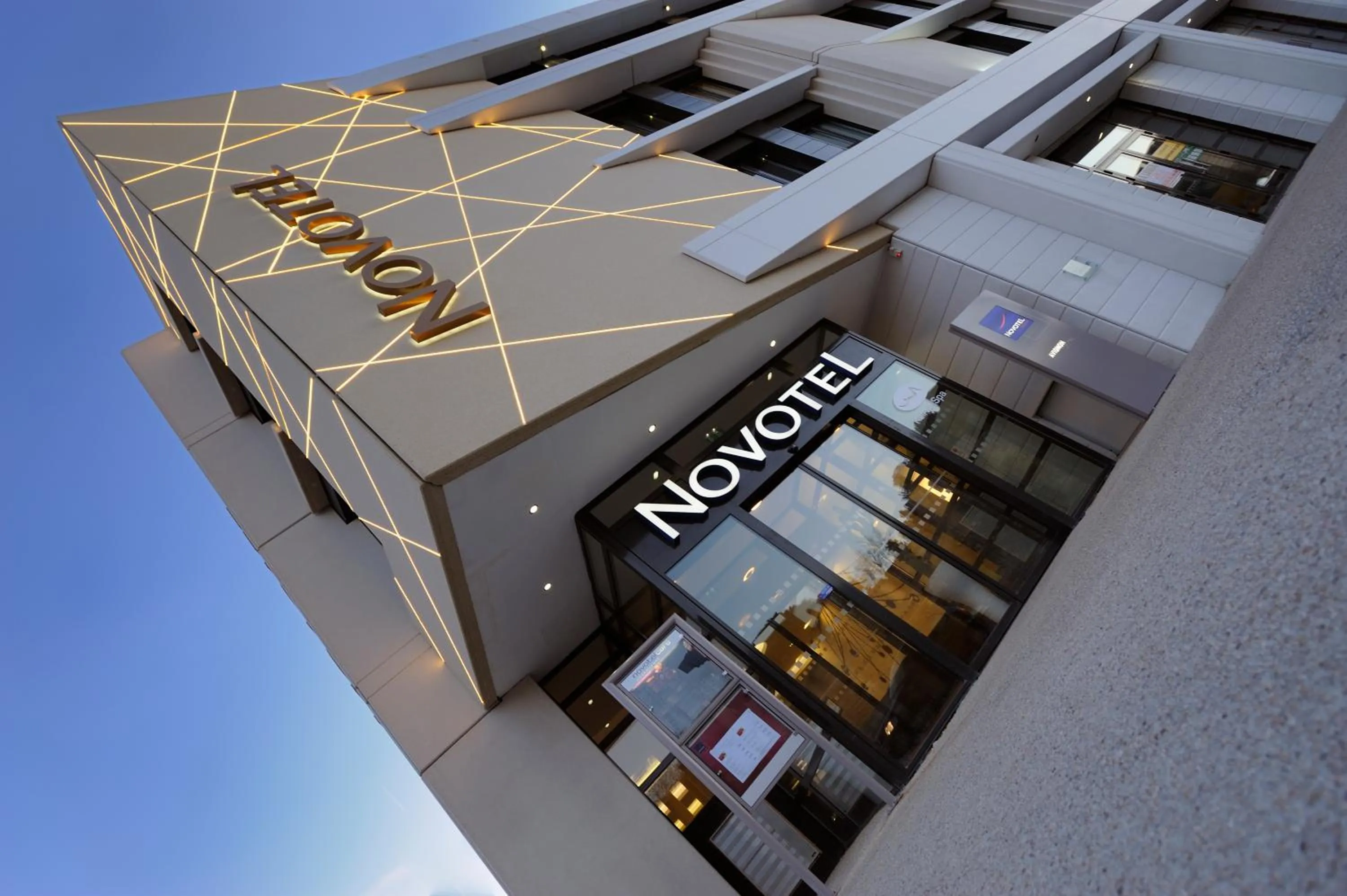 Facade/entrance in Novotel Avignon Centre