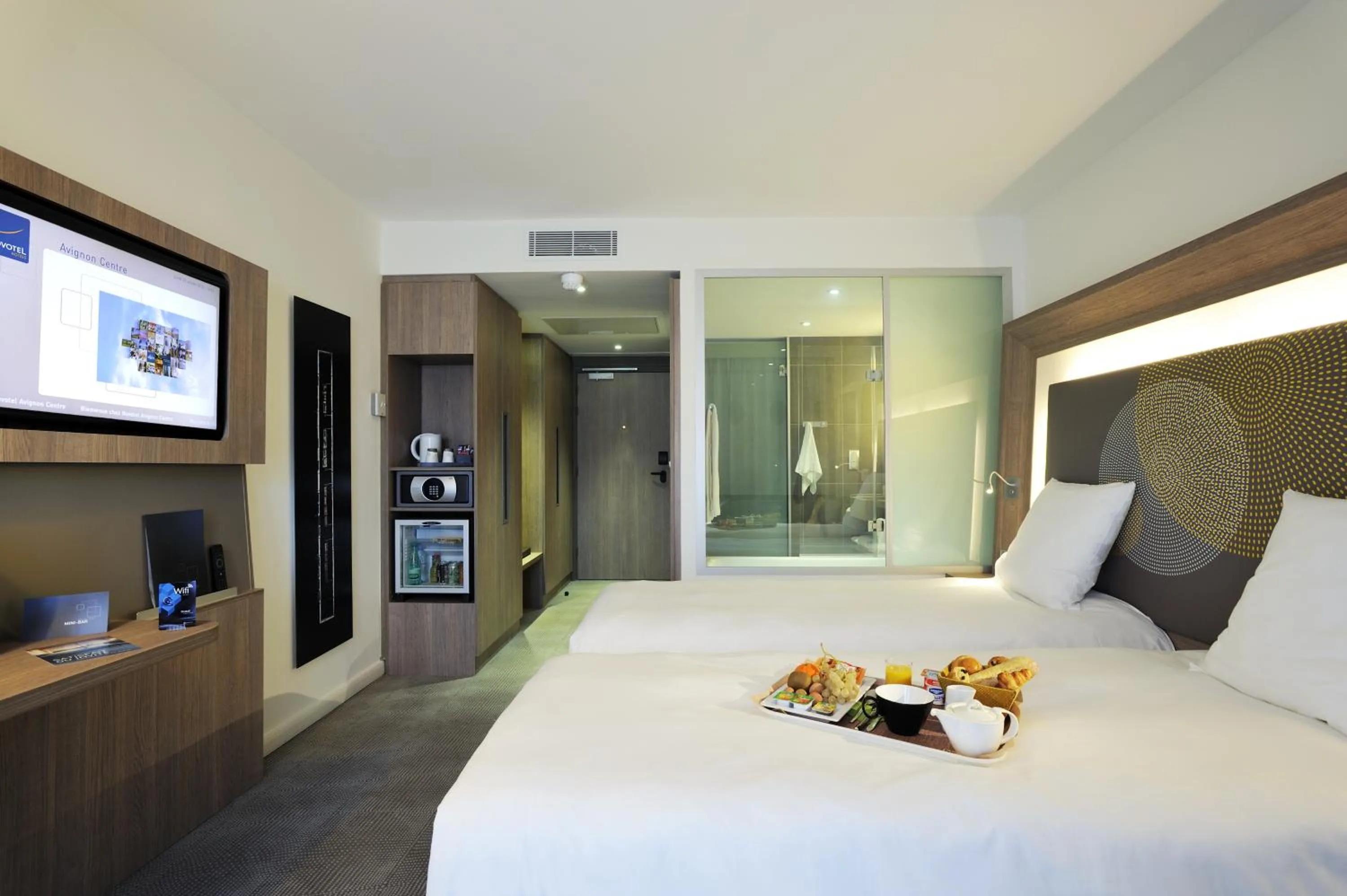 Photo of the whole room, Bed in Novotel Avignon Centre