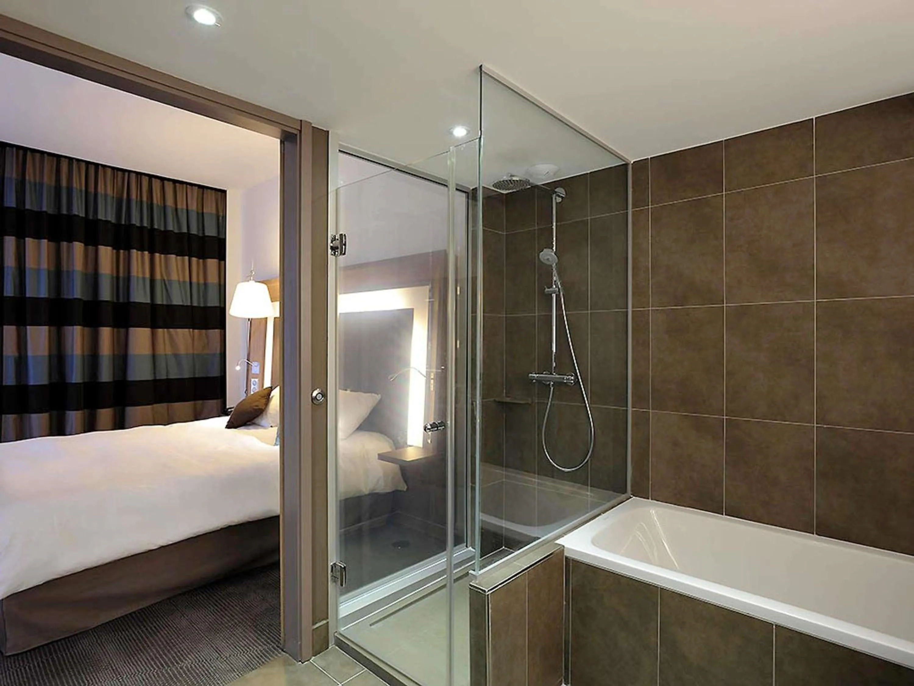 Bedroom, Bed in Novotel Avignon Centre