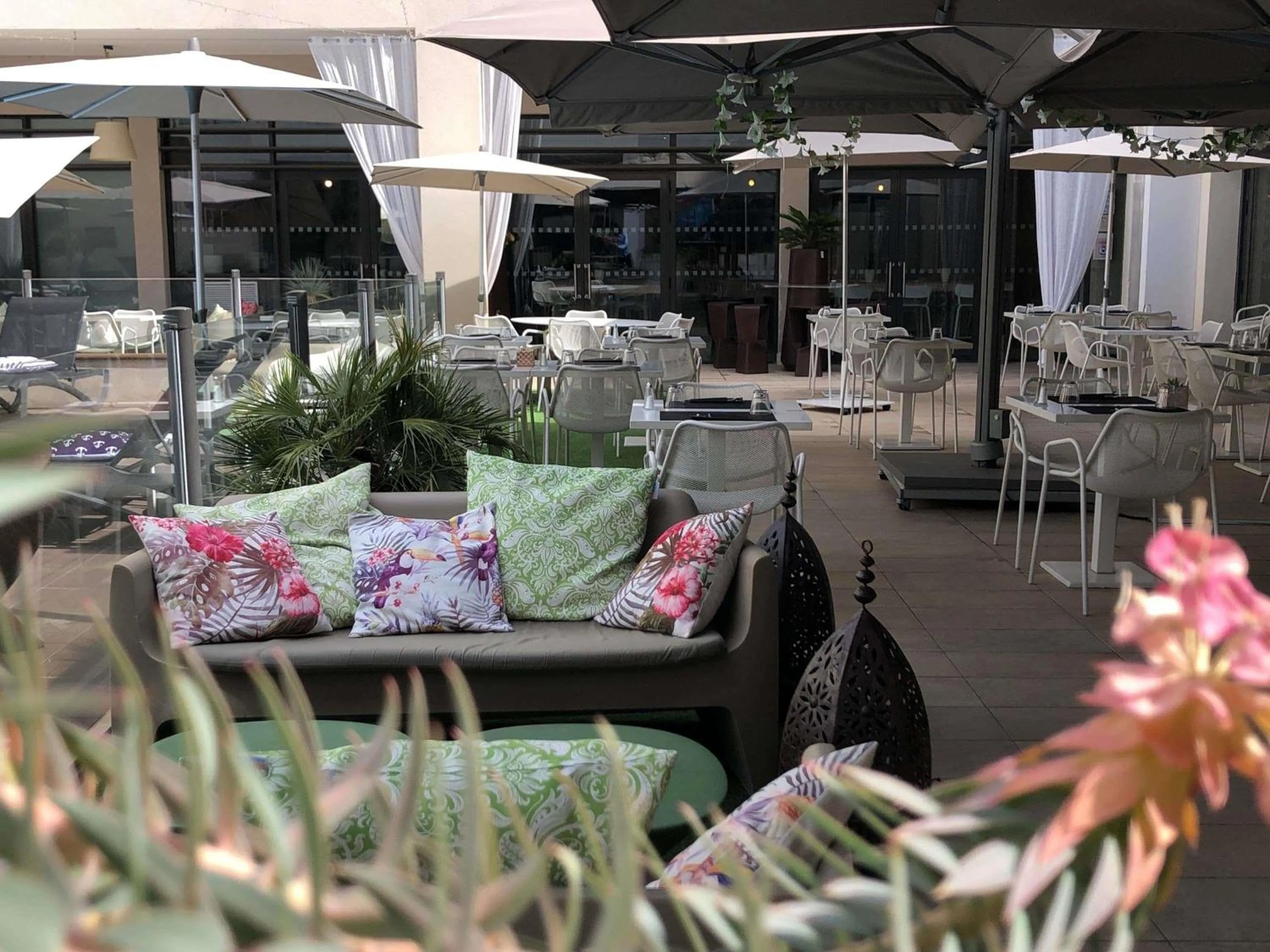 Lounge or bar in Novotel Avignon Centre