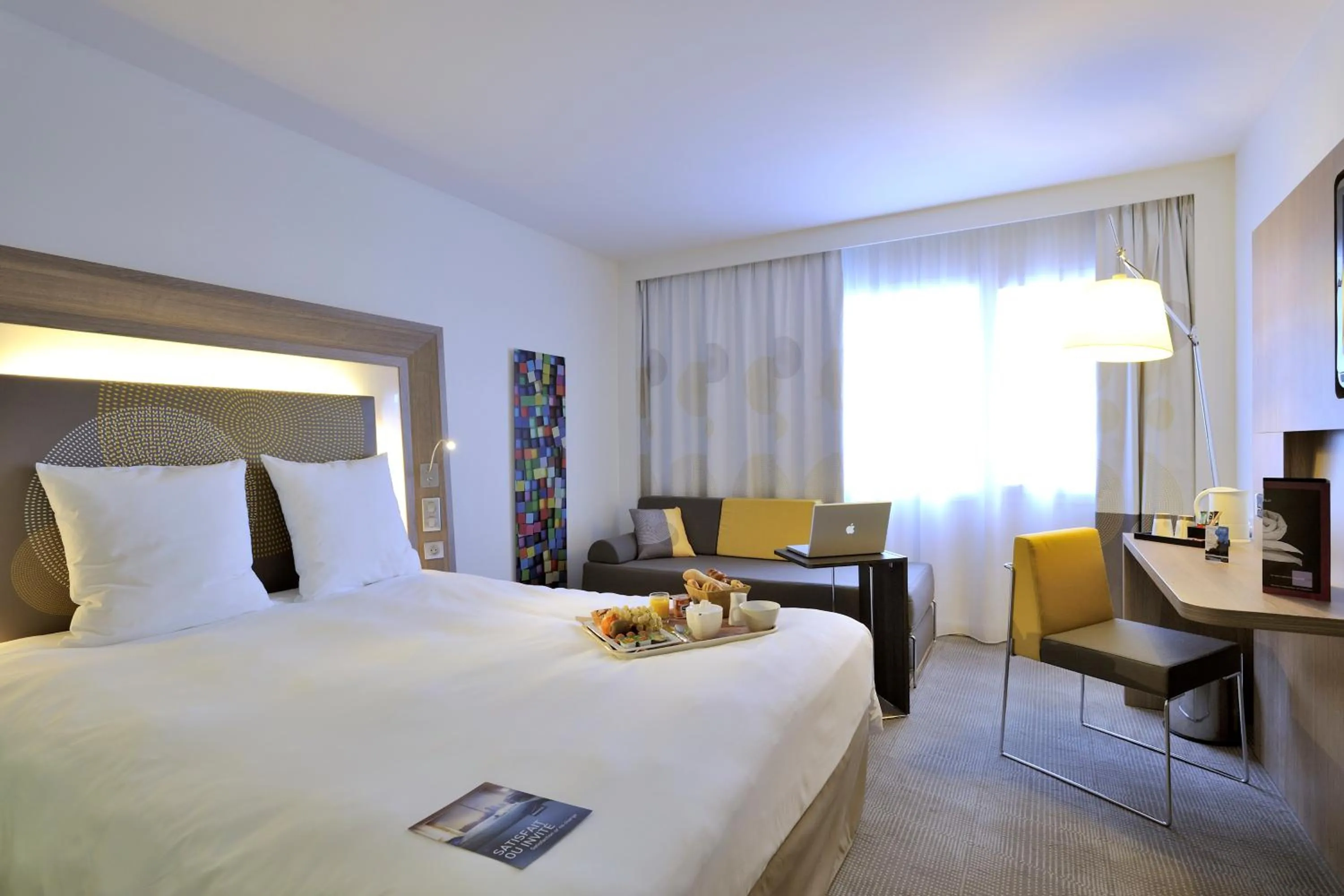 Photo of the whole room, Bed in Novotel Avignon Centre