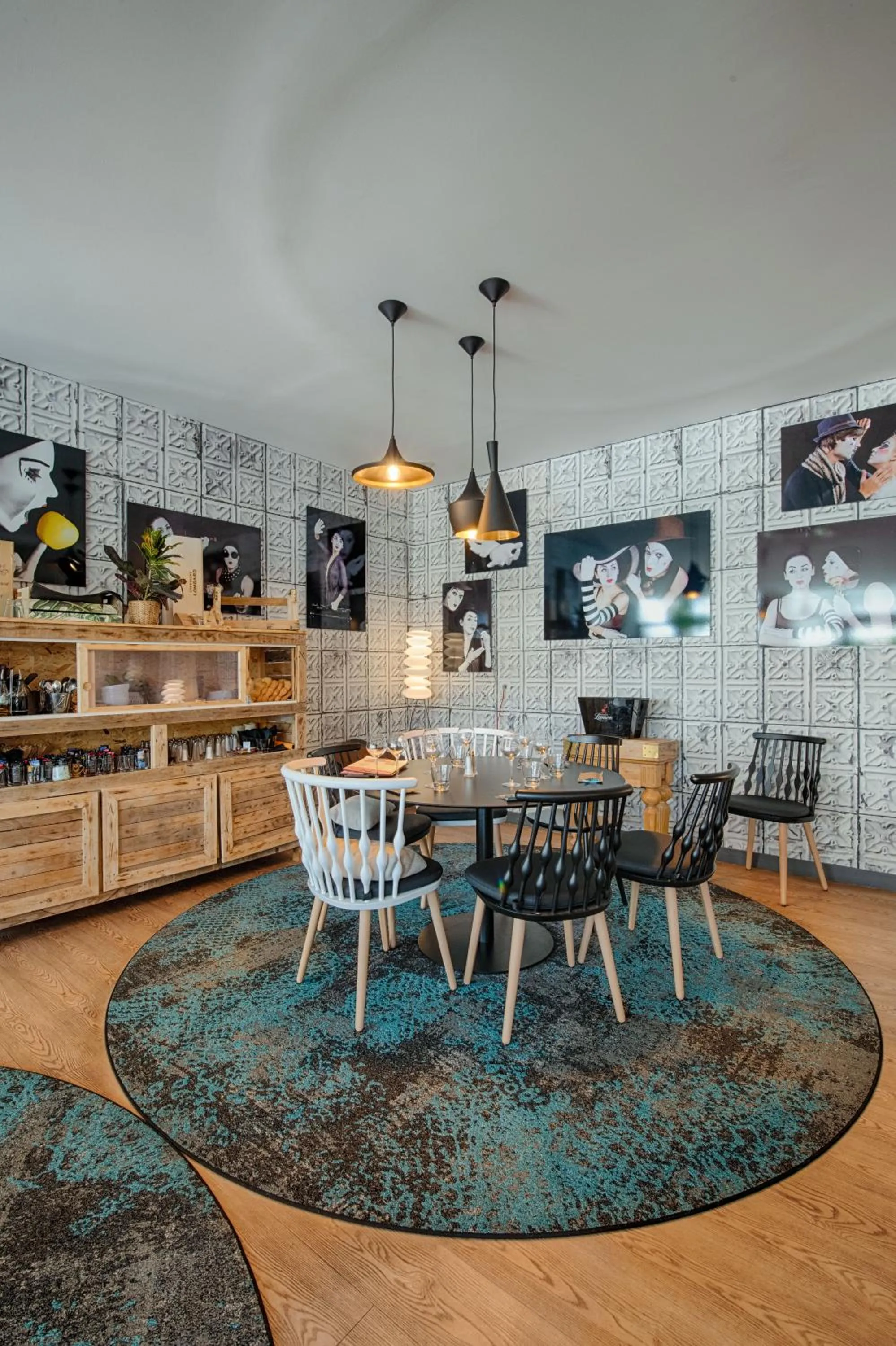 Restaurant/places to eat in Novotel Avignon Centre