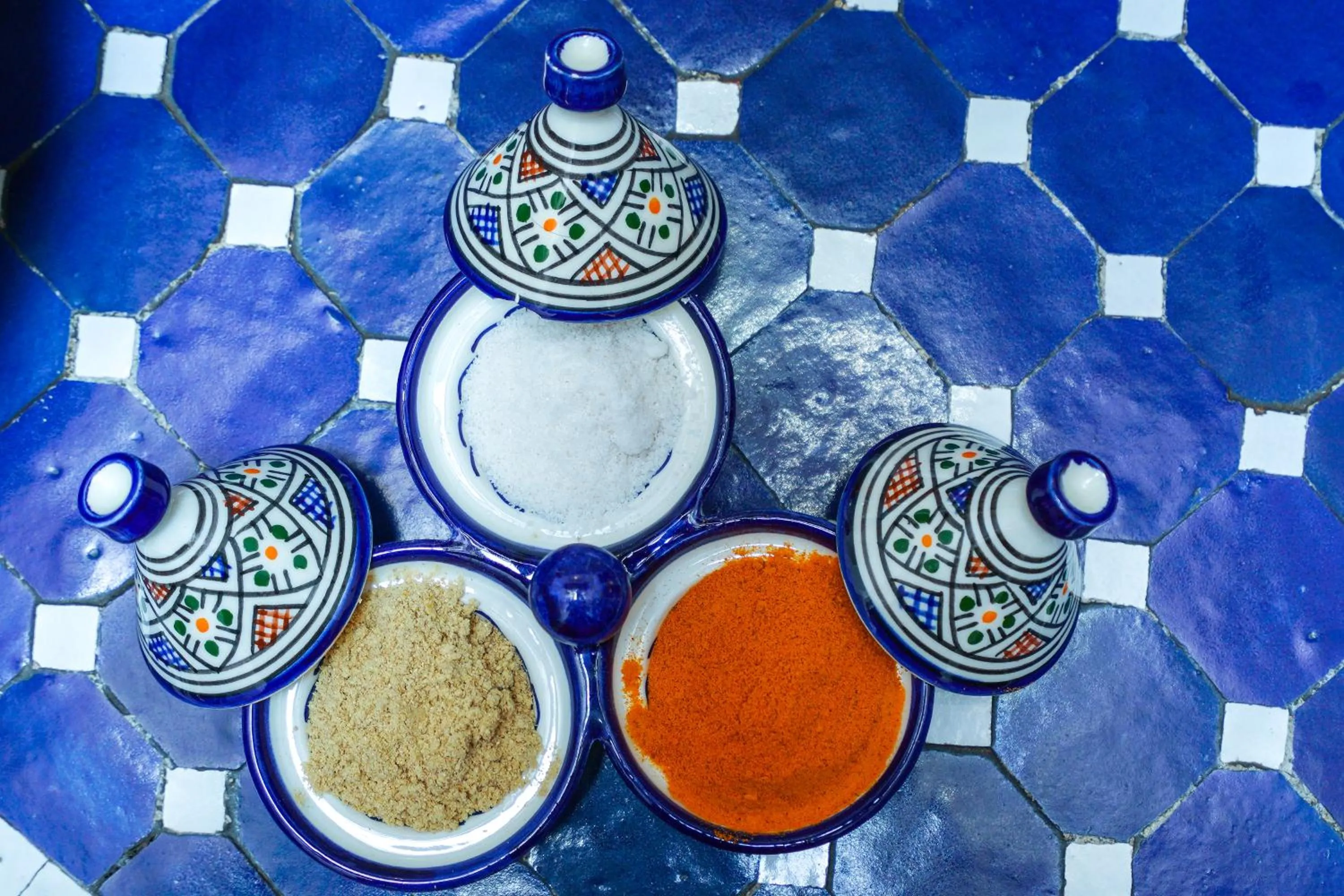 Restaurant/places to eat in Riad Farah