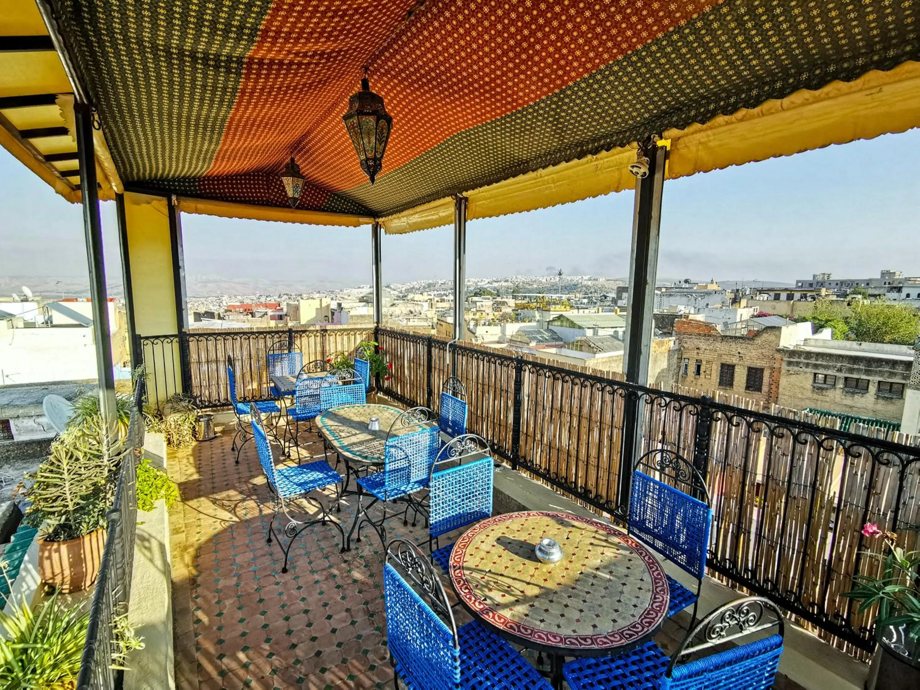 Restaurant/places to eat in Riad Farah