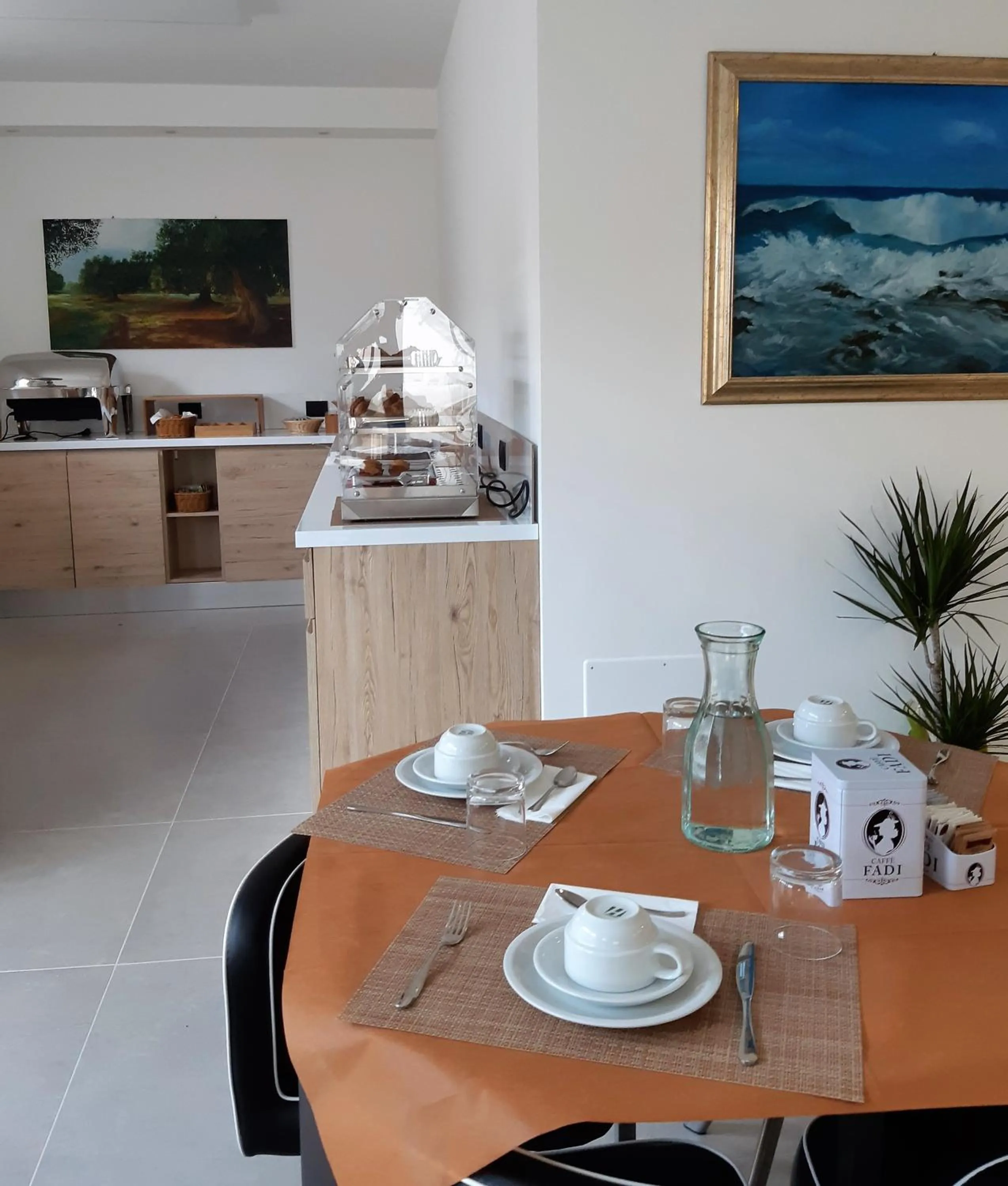 Restaurant/places to eat in Morello Beach Hotel