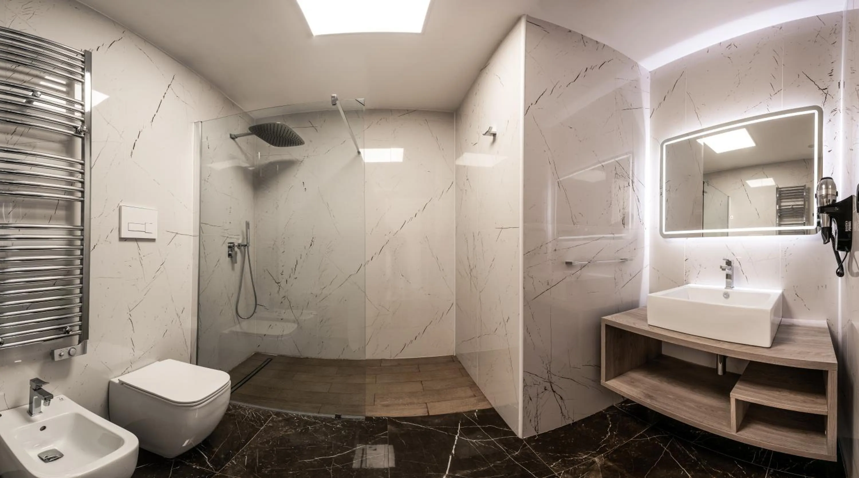 Shower in Morello Beach Hotel