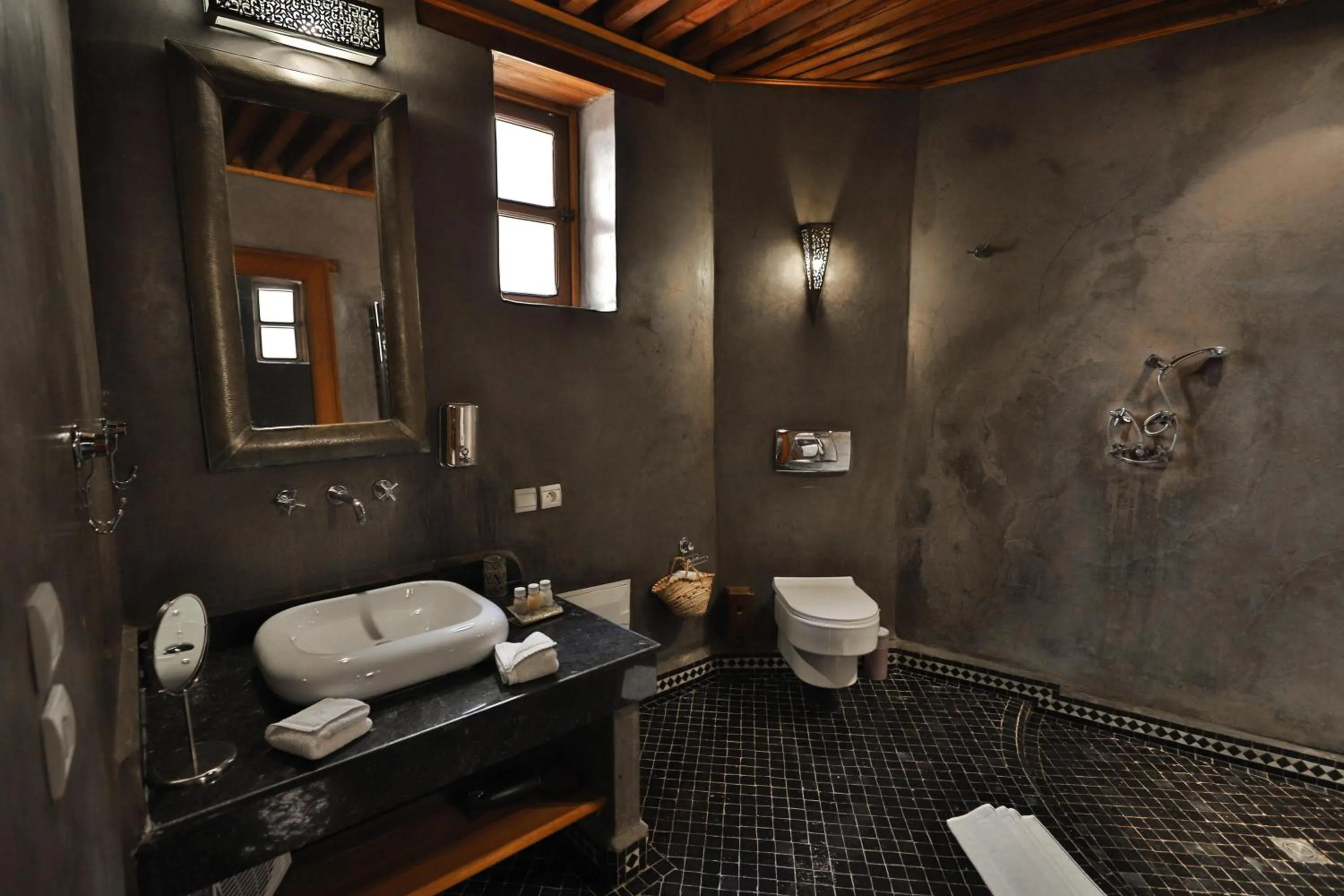 Toilet in Riad Layla