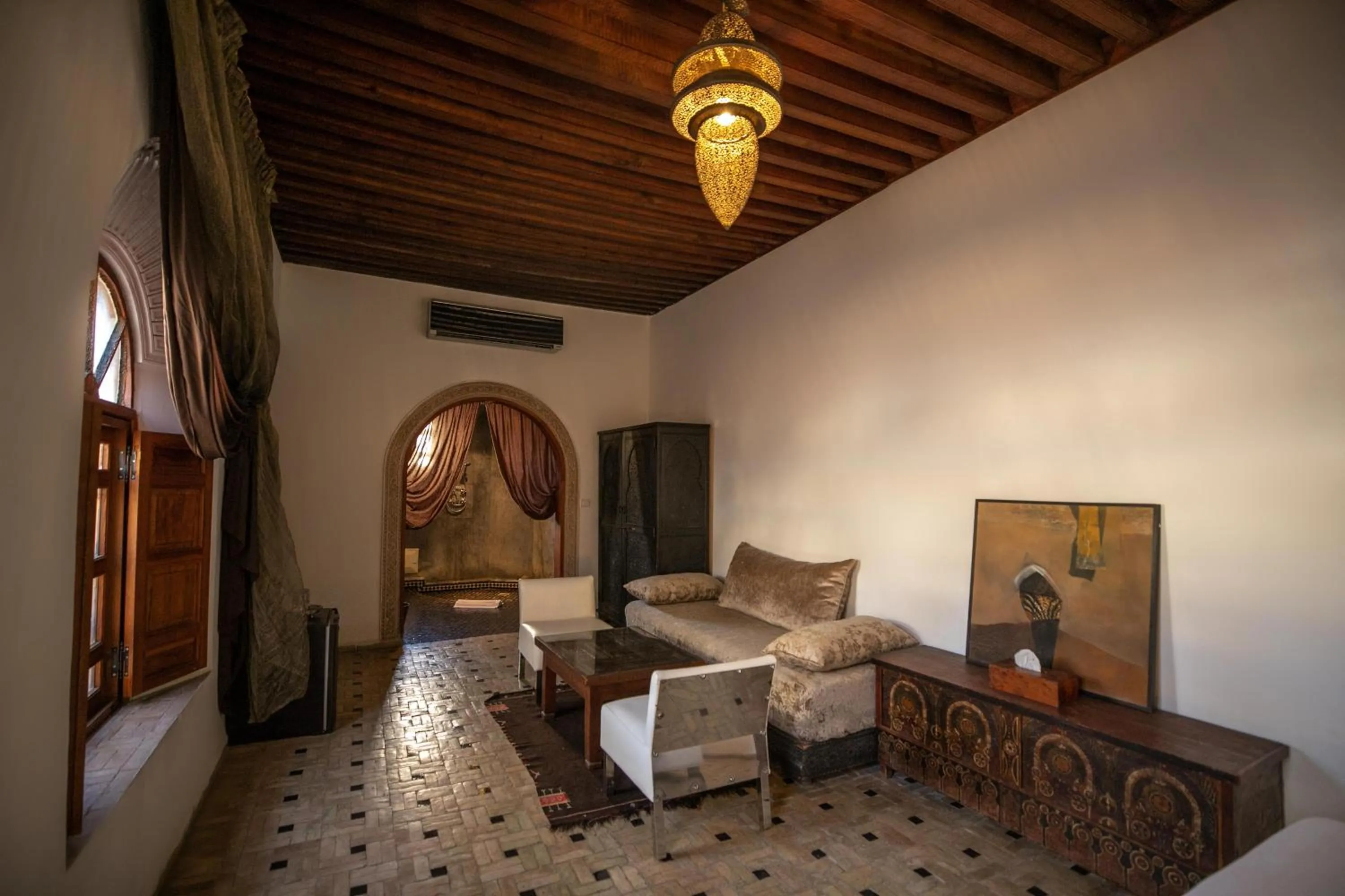 Photo of the whole room in Riad Layla