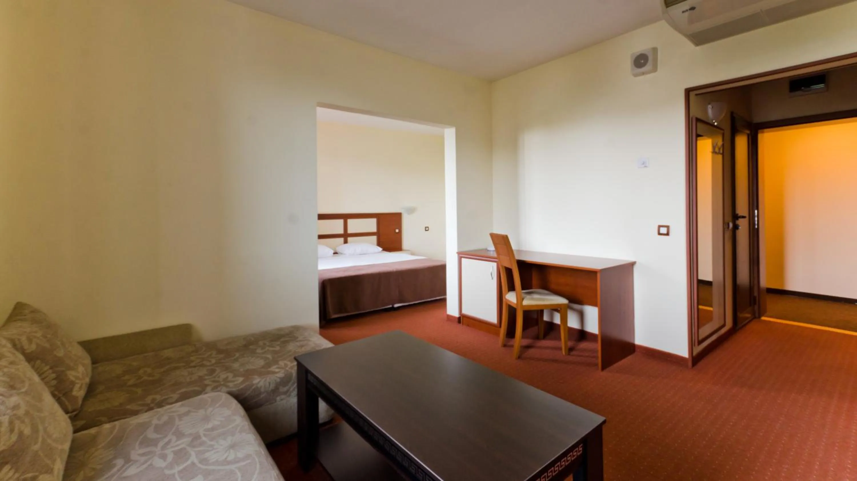 Business facilities, Bed in Nadejda Hotel