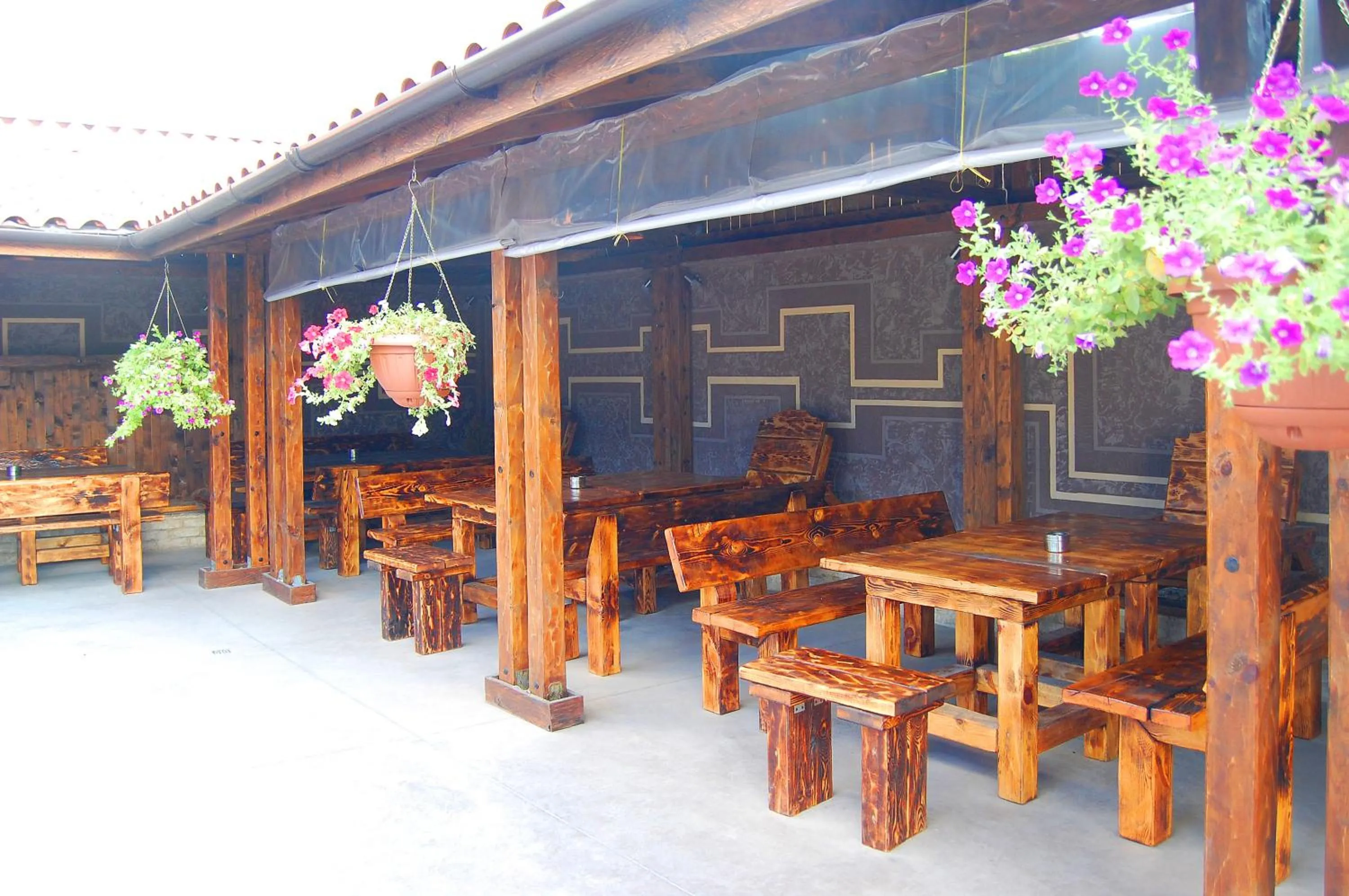 Restaurant/places to eat in Nadejda Hotel