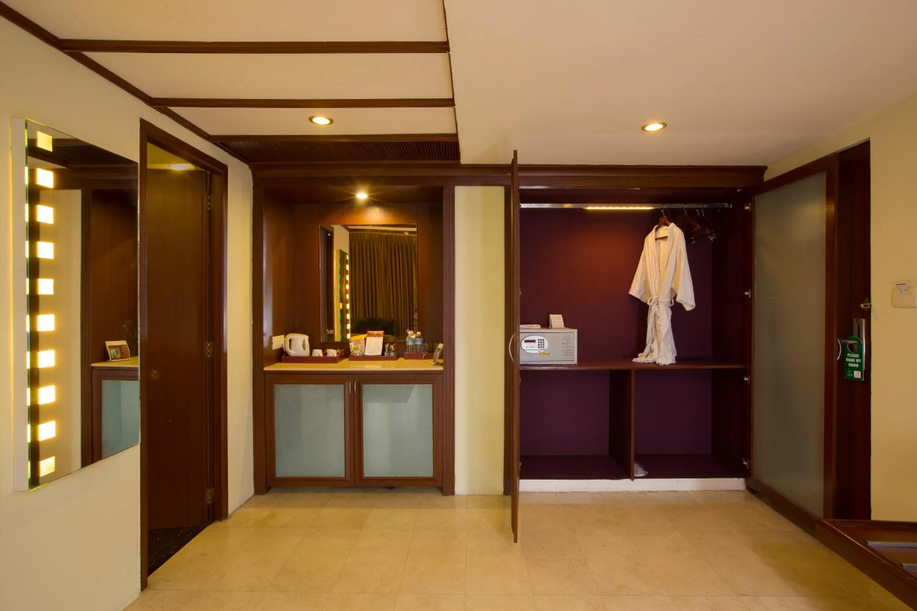 Coffee/tea facilities in Hotel Atithi