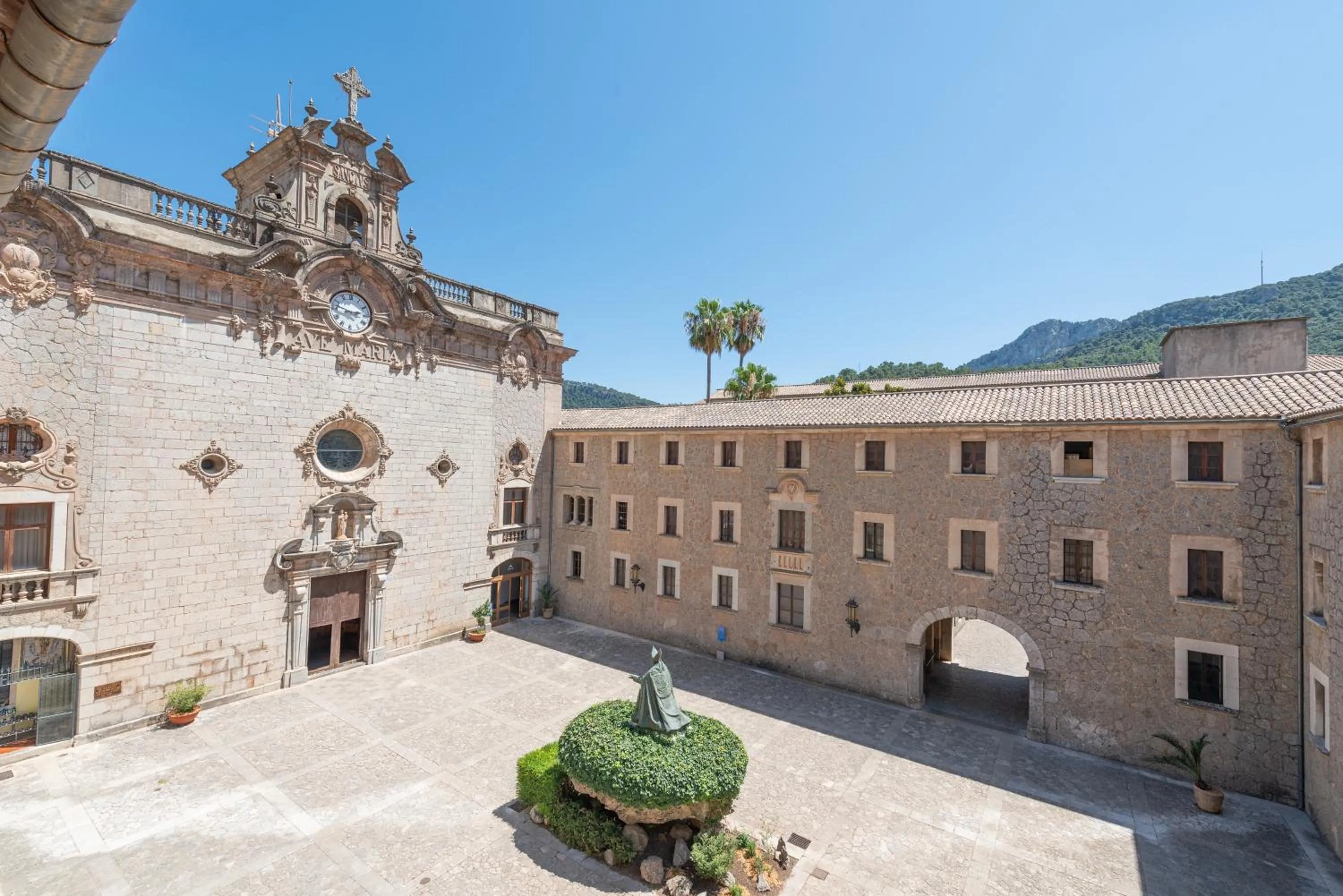 Property building in Santuari de Lluc