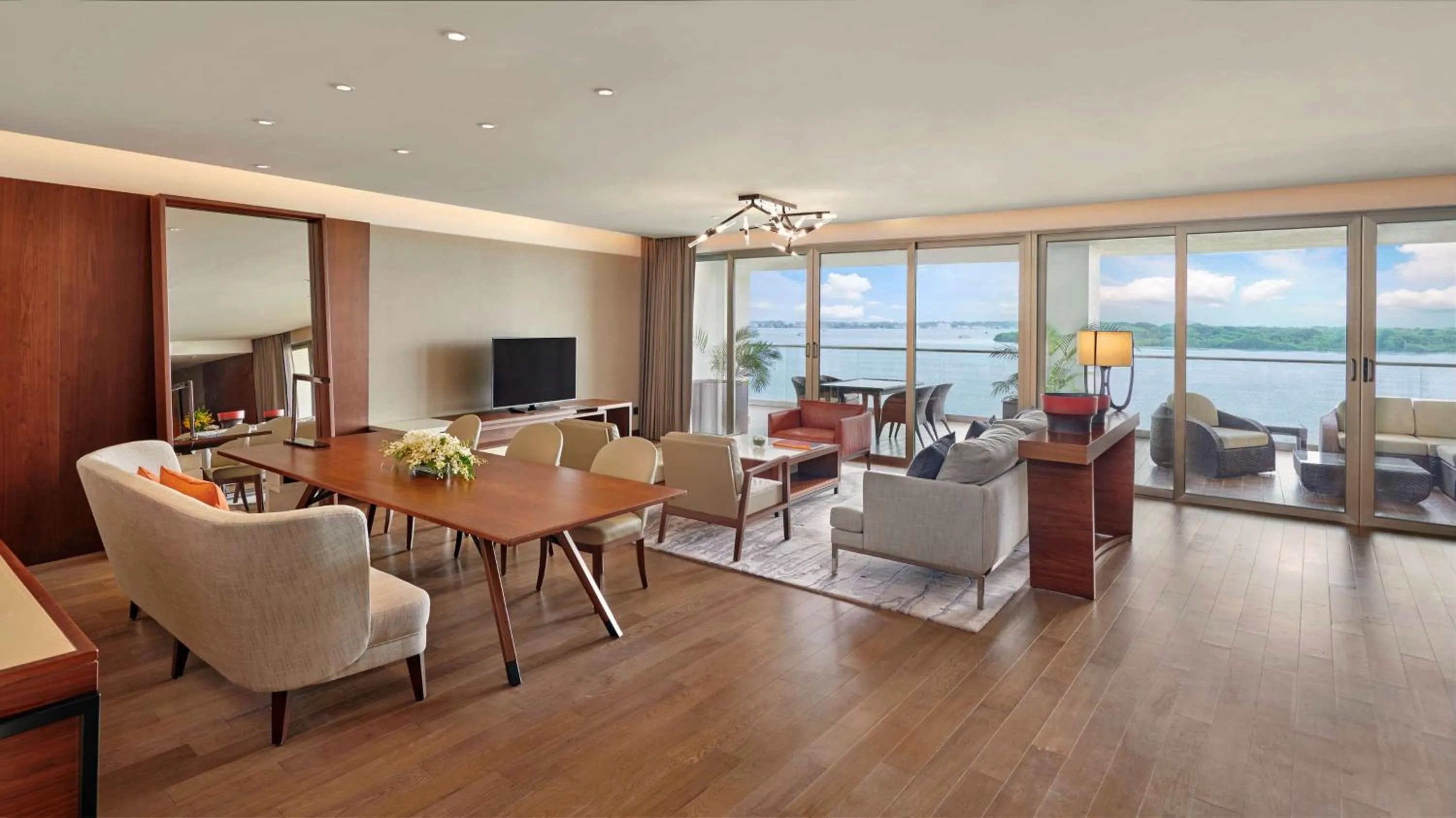 Photo of the whole room in Grand Hyatt Kochi Bolgatty