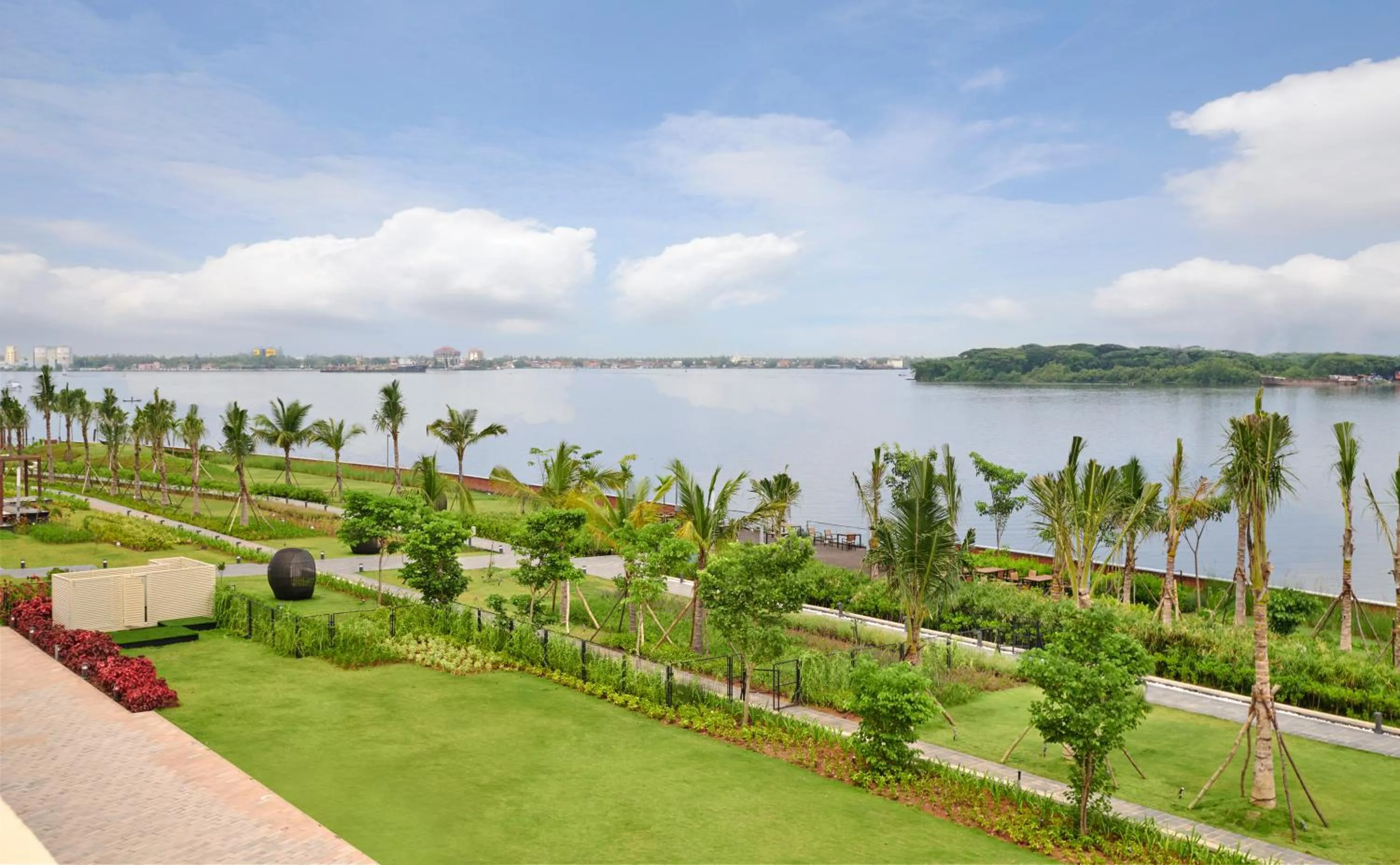 Garden view in Grand Hyatt Kochi Bolgatty