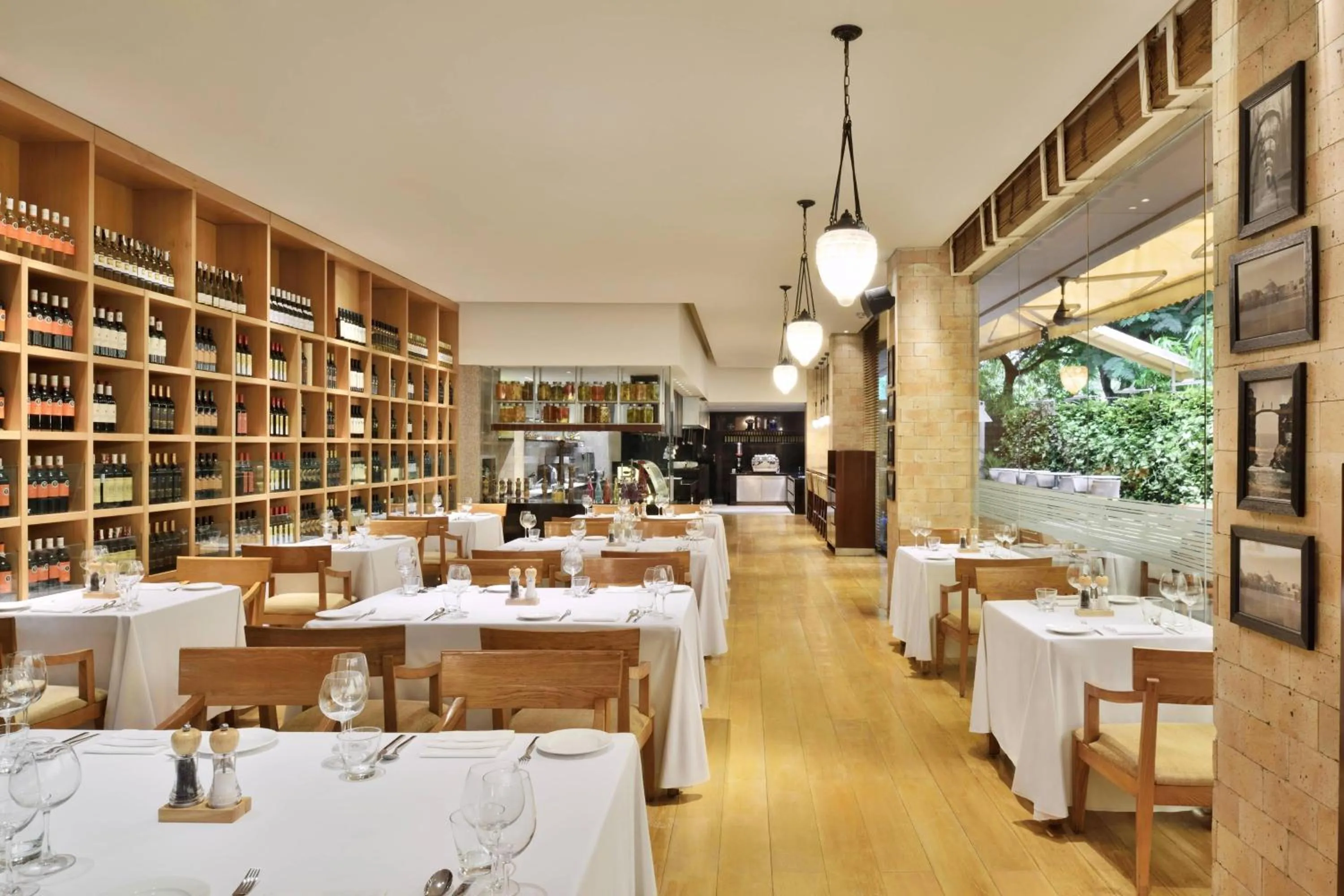 Restaurant/places to eat in Marriott Suites Pune