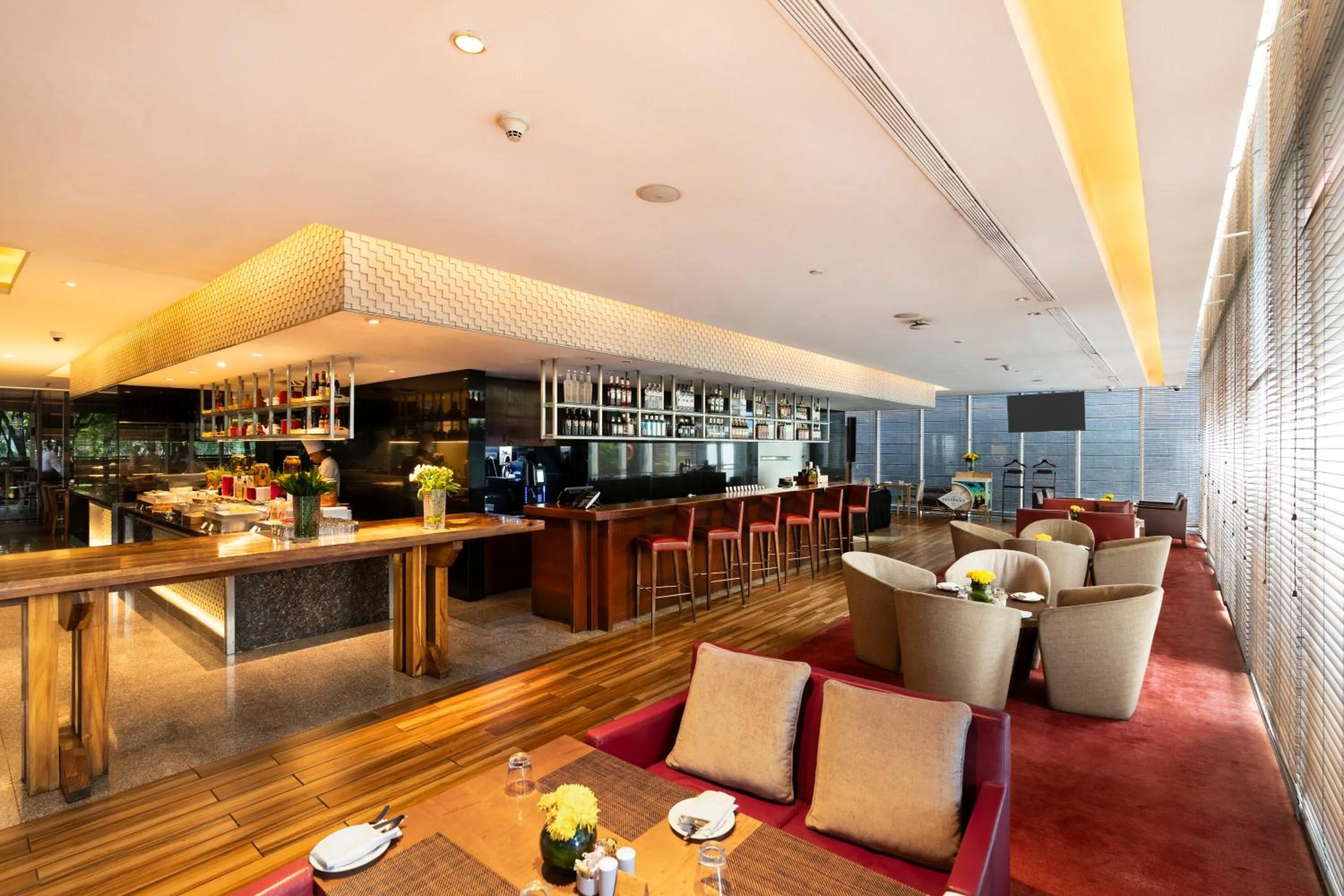 Lounge or bar in Marriott Suites Pune