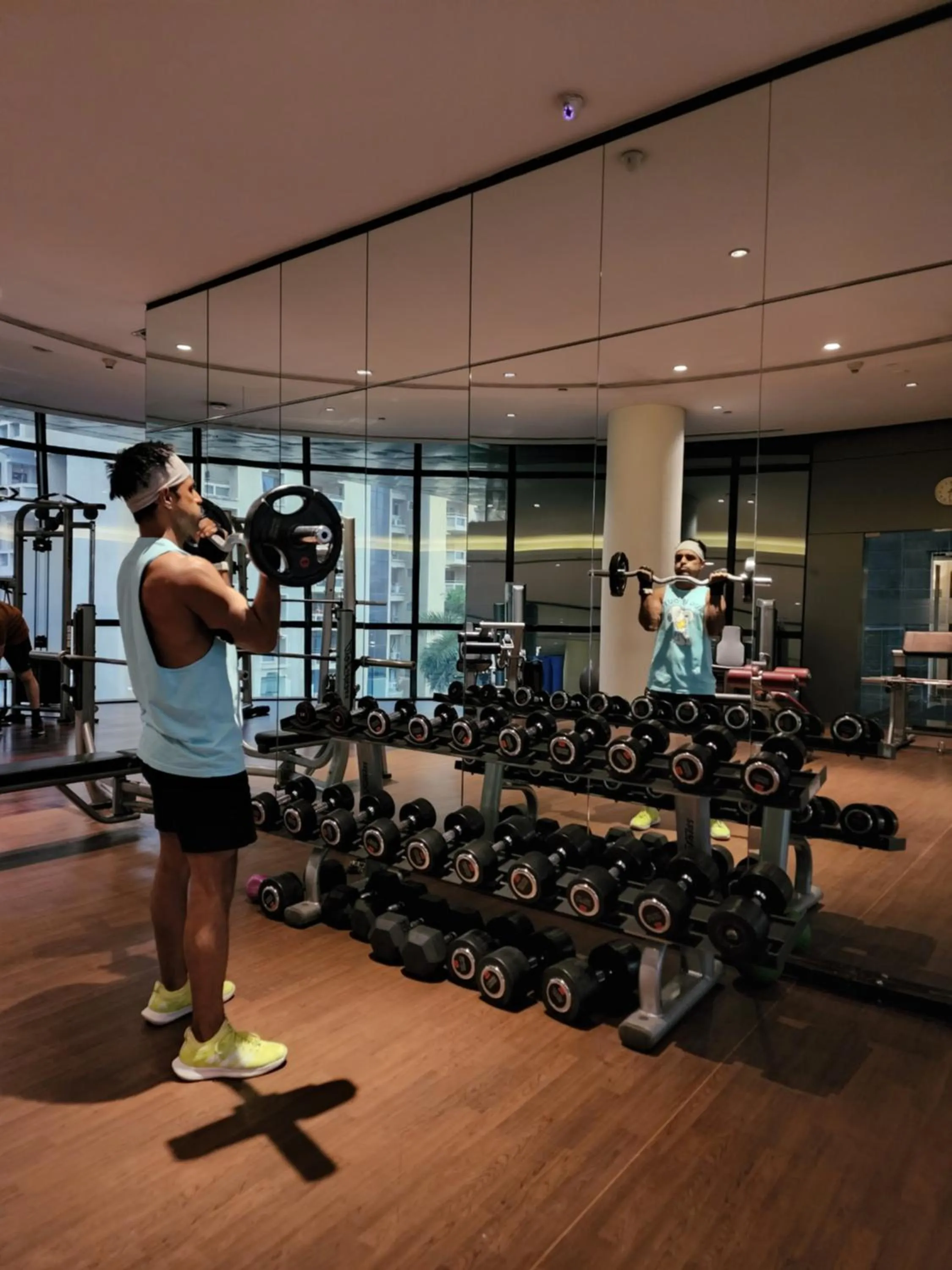 Fitness centre/facilities in Marriott Suites Pune