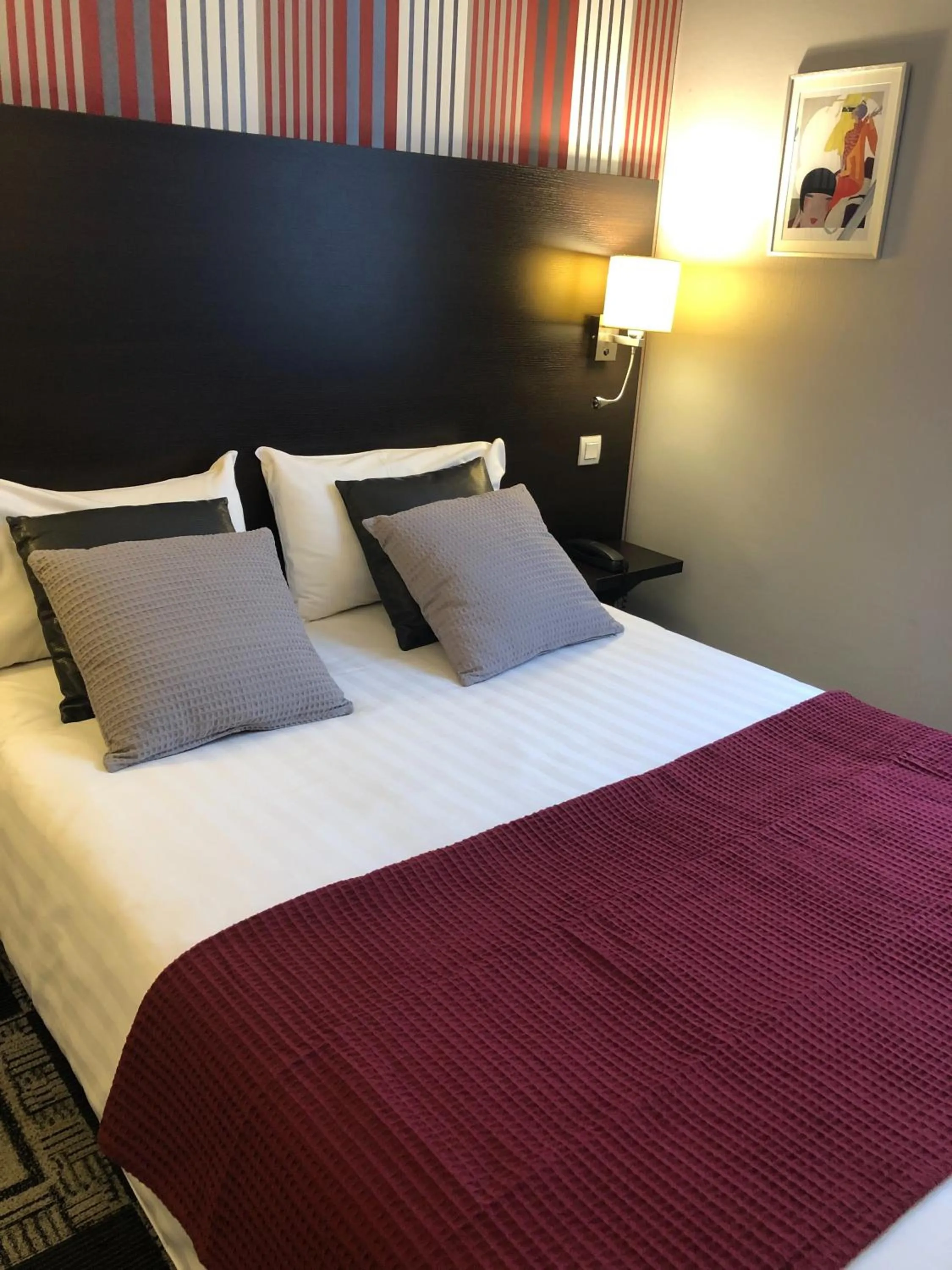 Bed in Logis Hotel - Le Charleston