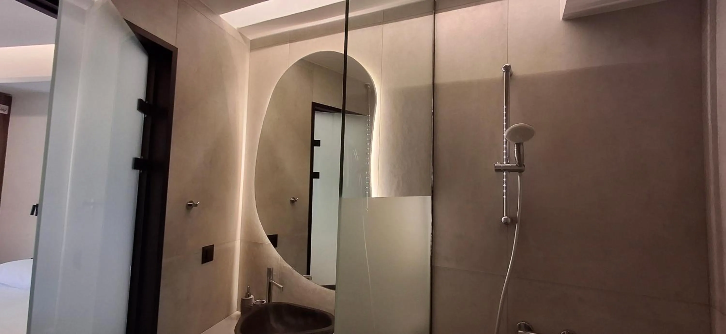 Shower in Gio-Ma