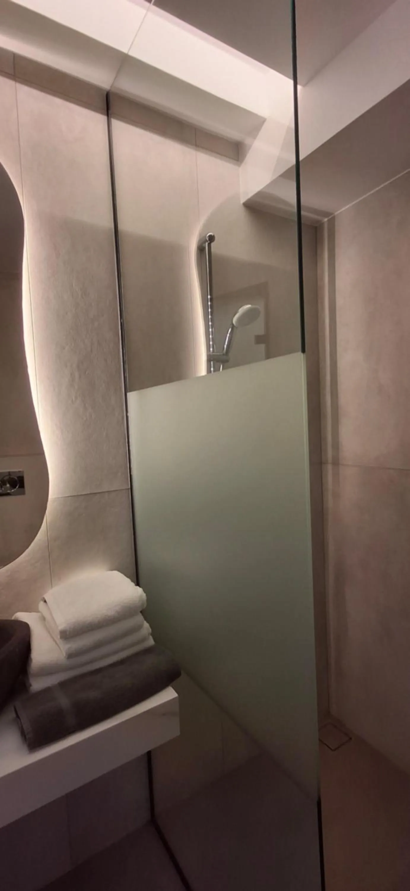 Shower in Gio-Ma