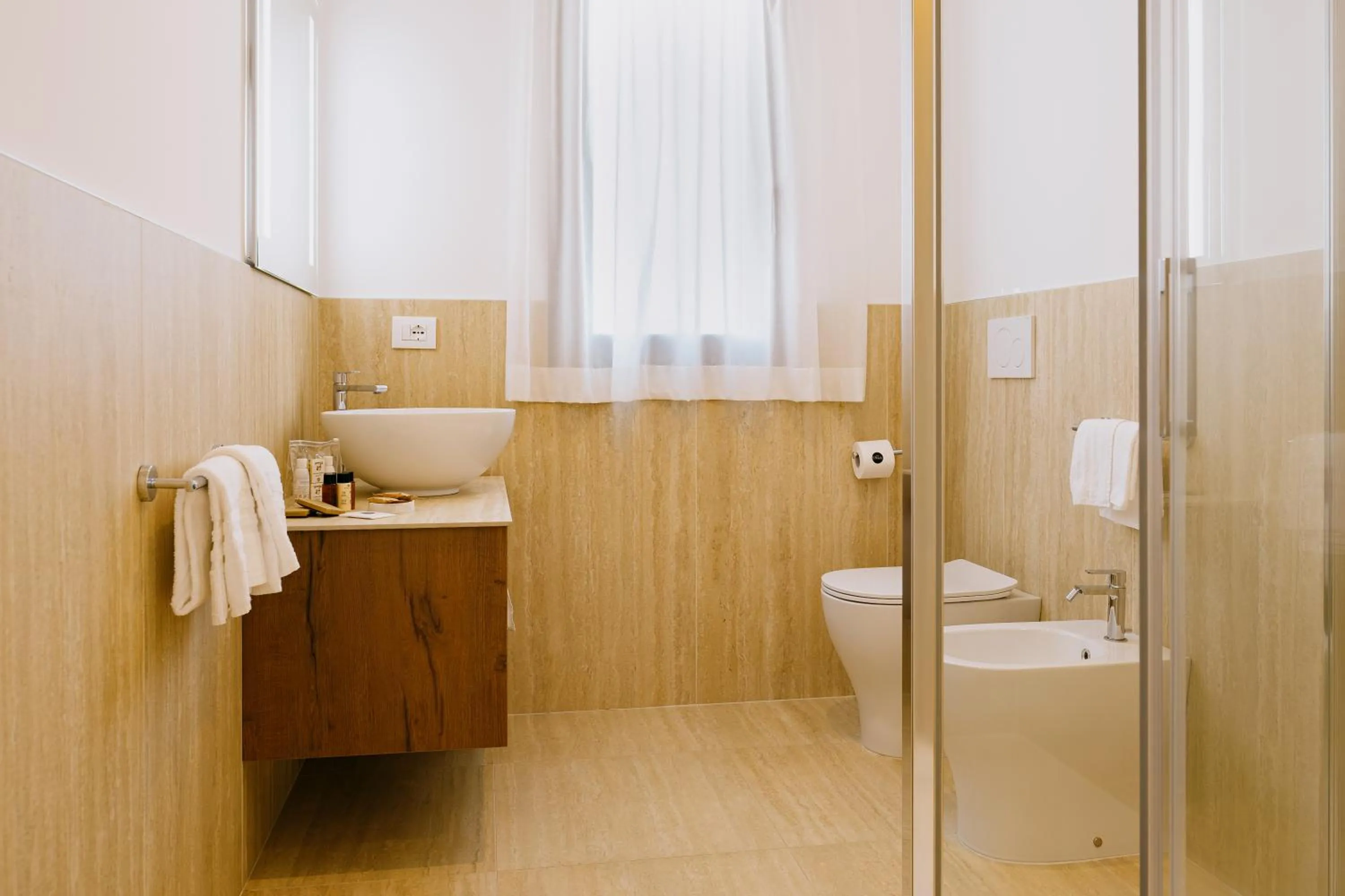 Shower in Hotel Gallia & Resort