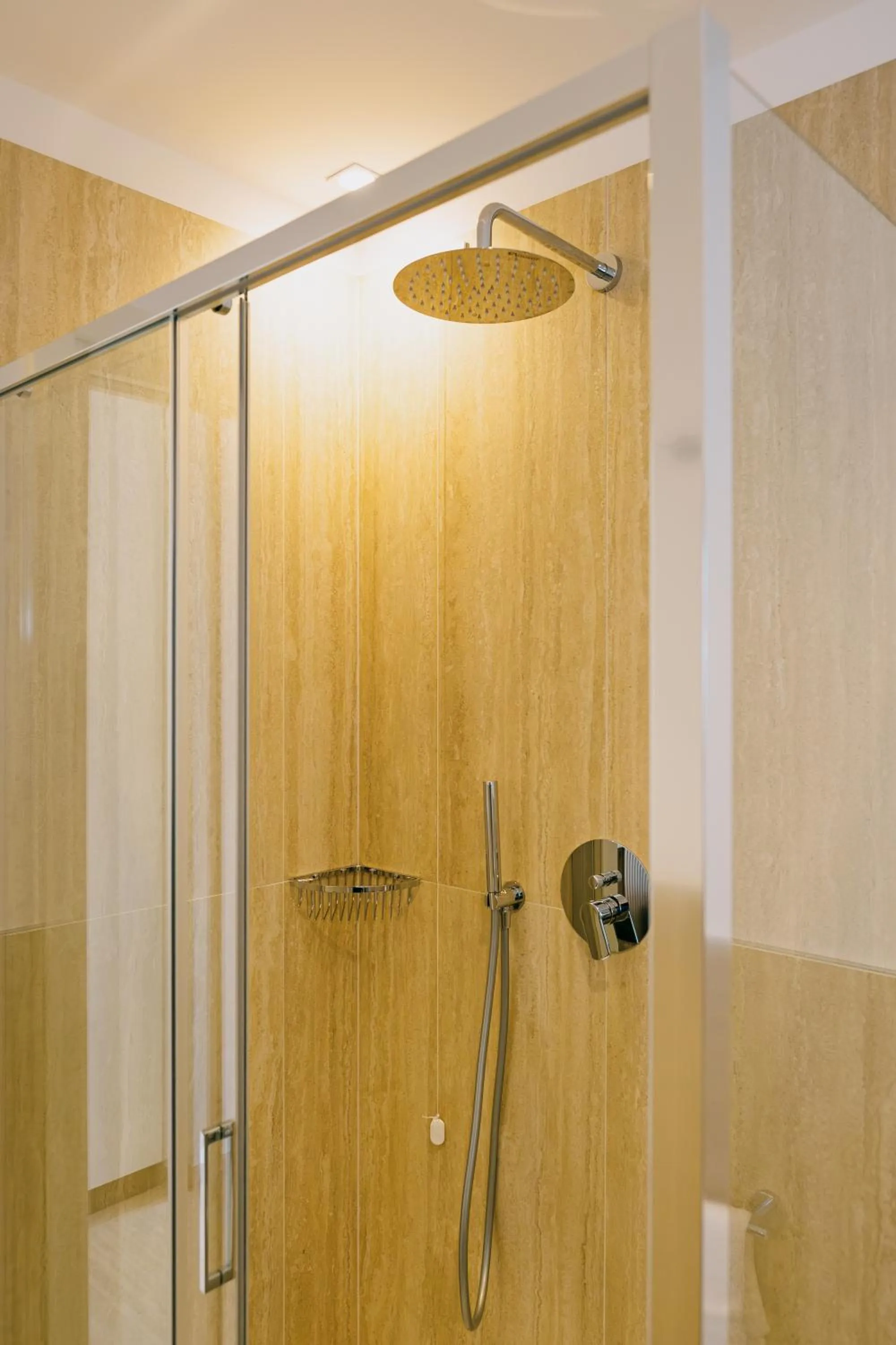 Shower in Hotel Gallia & Resort