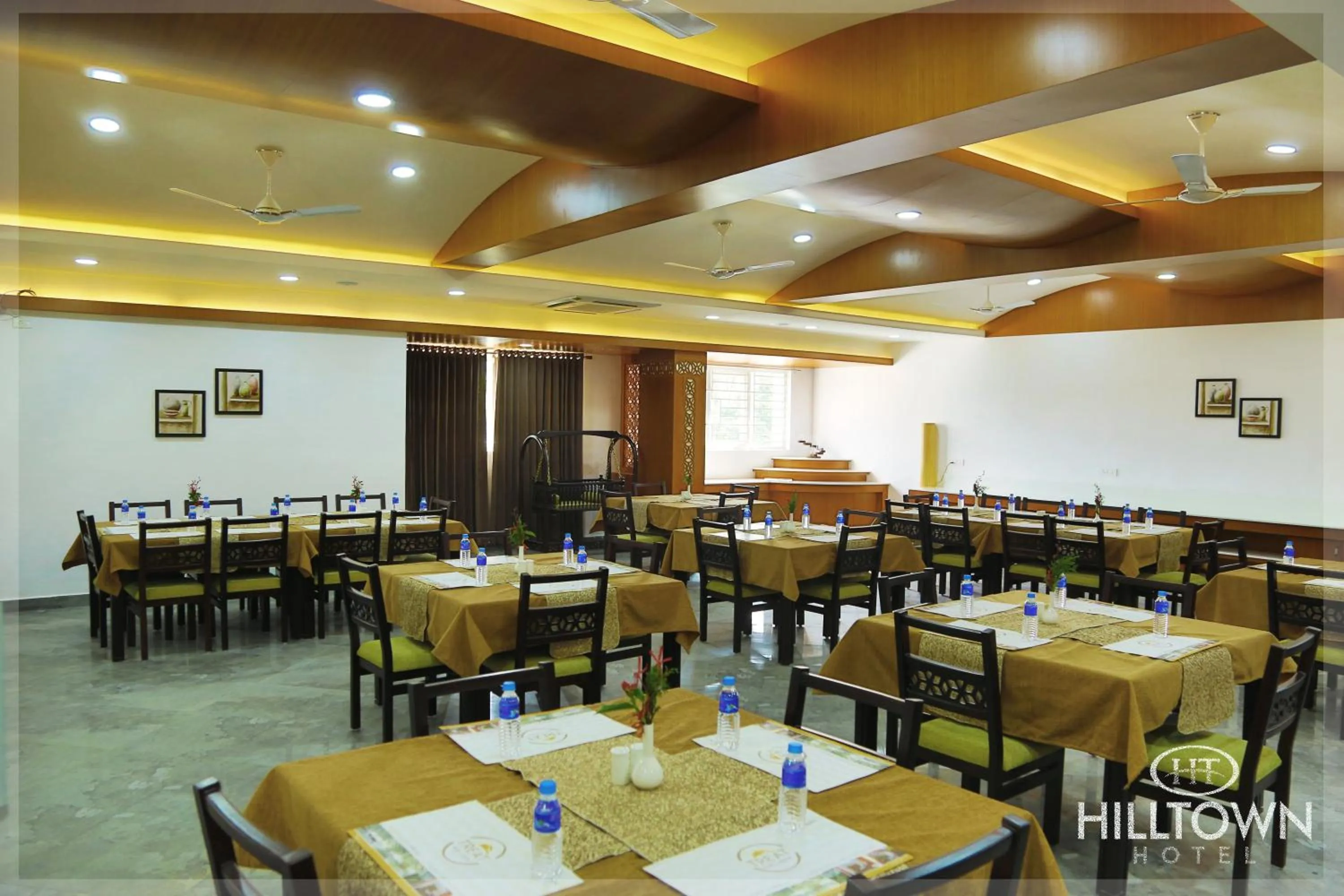 Restaurant/places to eat in Kgees - Hill Town Hotel