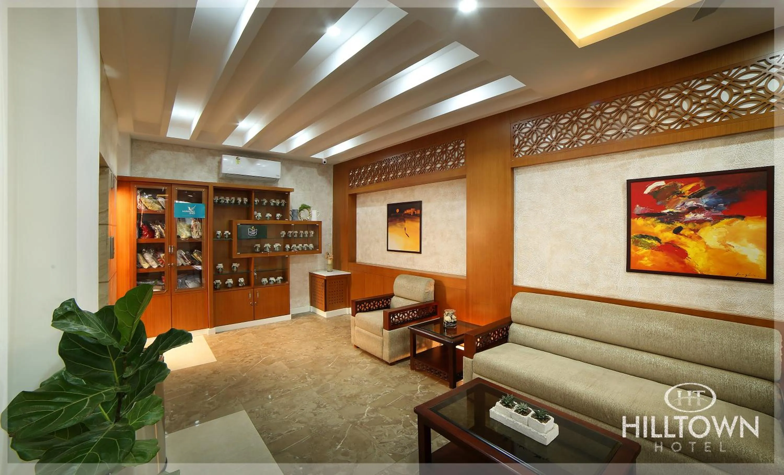 Communal lounge/ TV room in Kgees - Hill Town Hotel