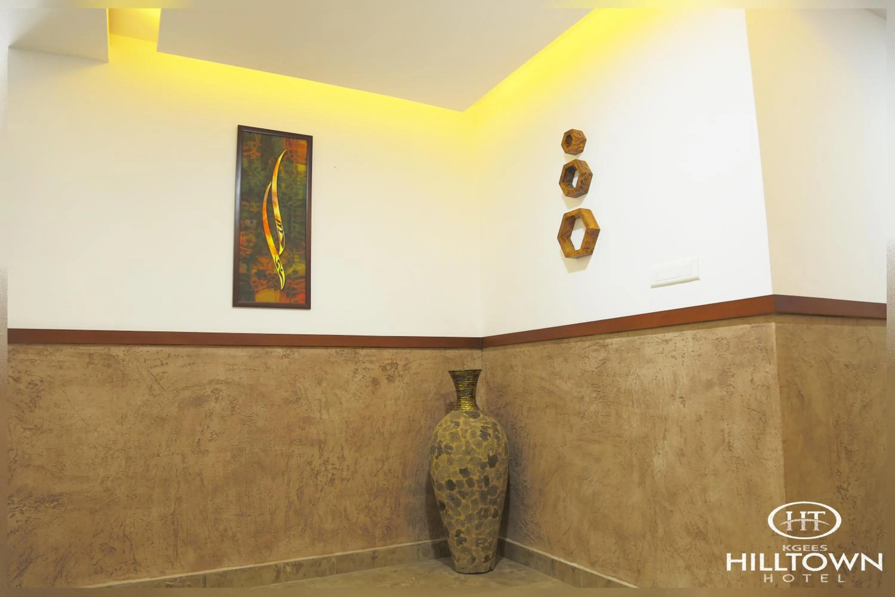 Property building in Kgees - Hill Town Hotel