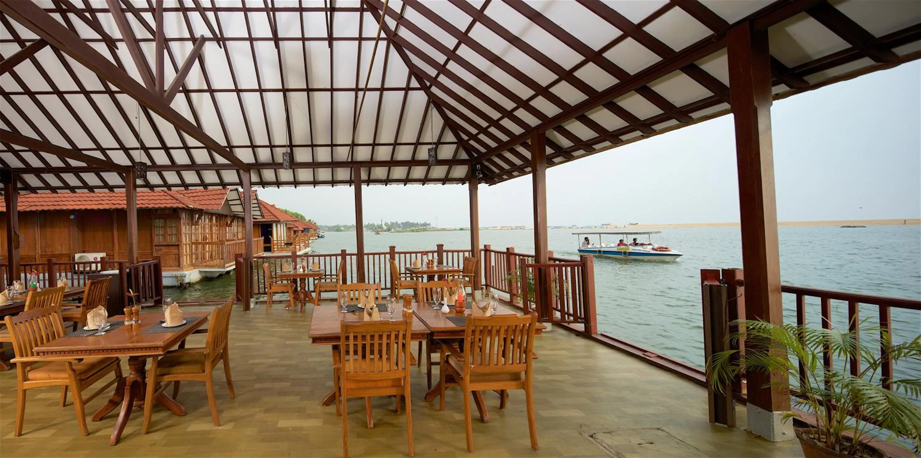 Restaurant/places to eat in Poovar Island Resort
