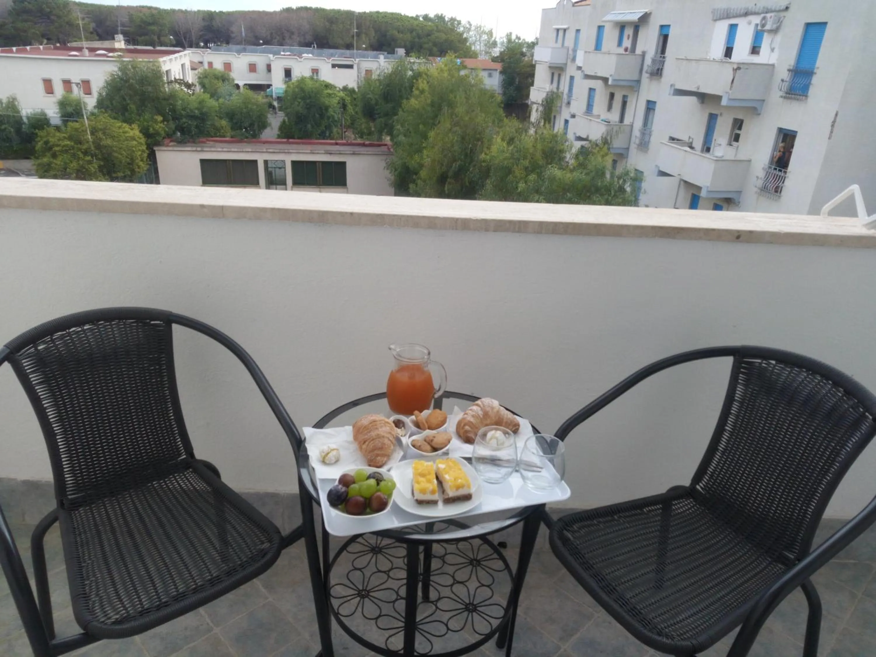 Italian breakfast in RESIDENZA BURMARIA Free Parking