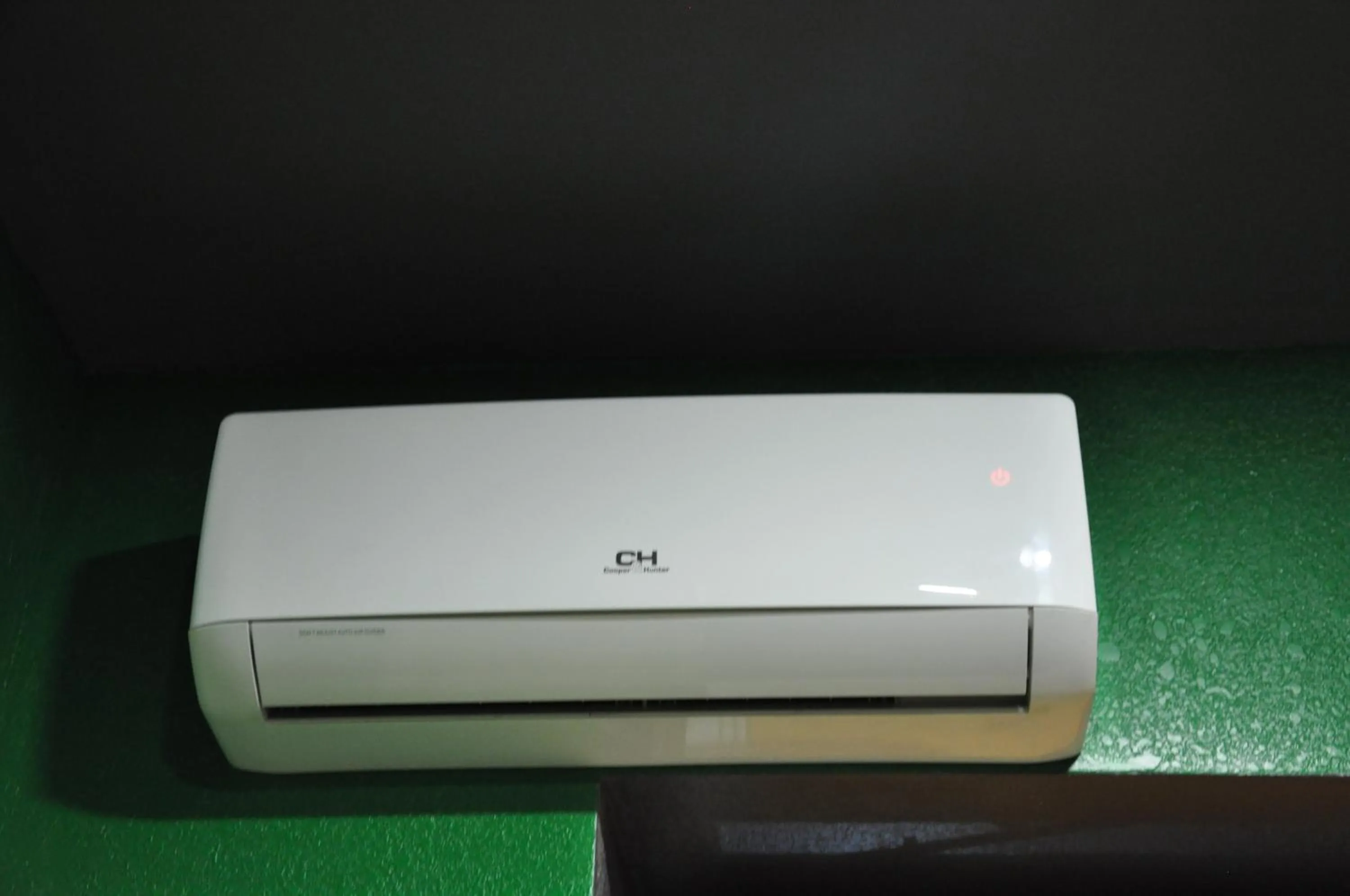 air conditioner in FULL HOUSE capsule hostel