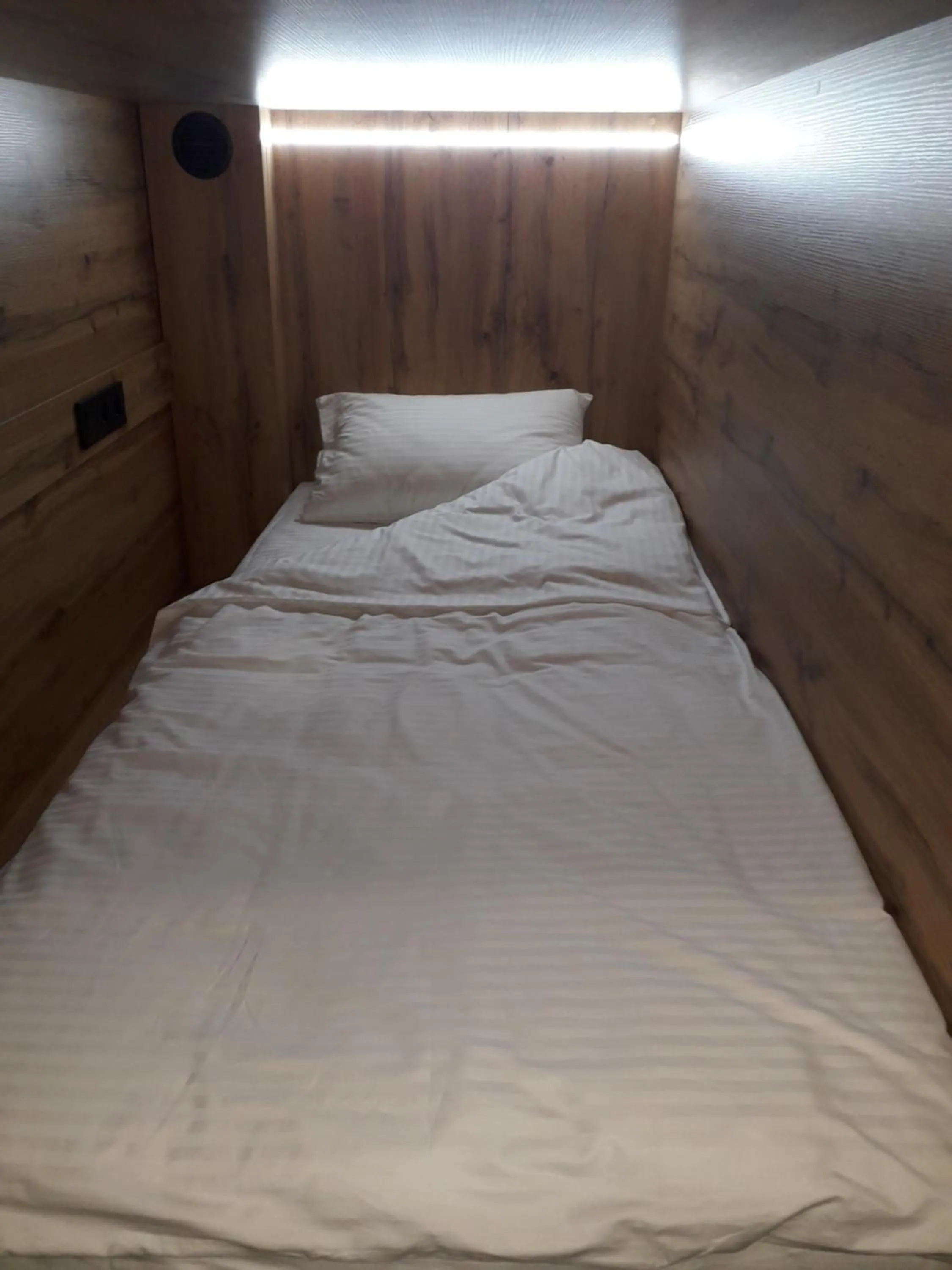 Bed in FULL HOUSE capsule hostel