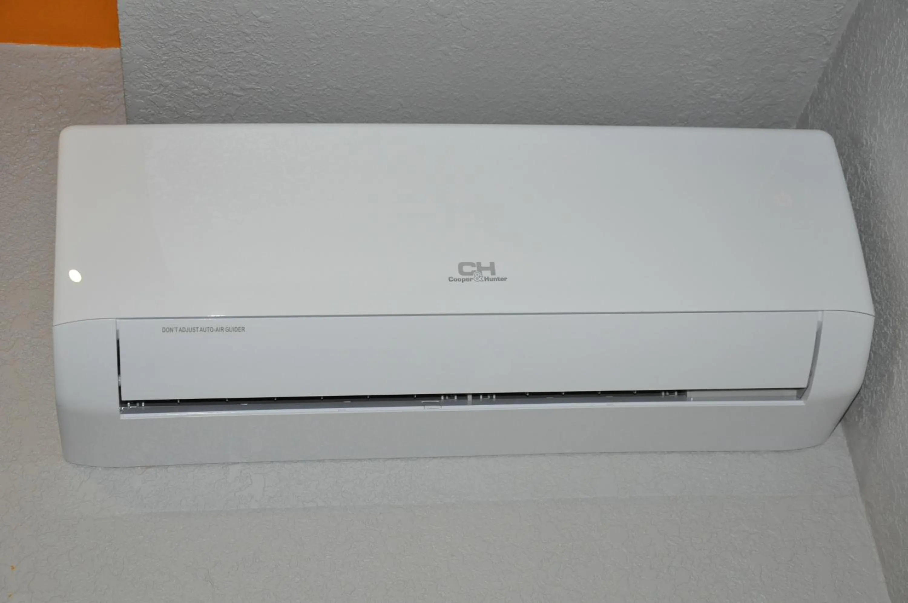 air conditioner in FULL HOUSE capsule hostel