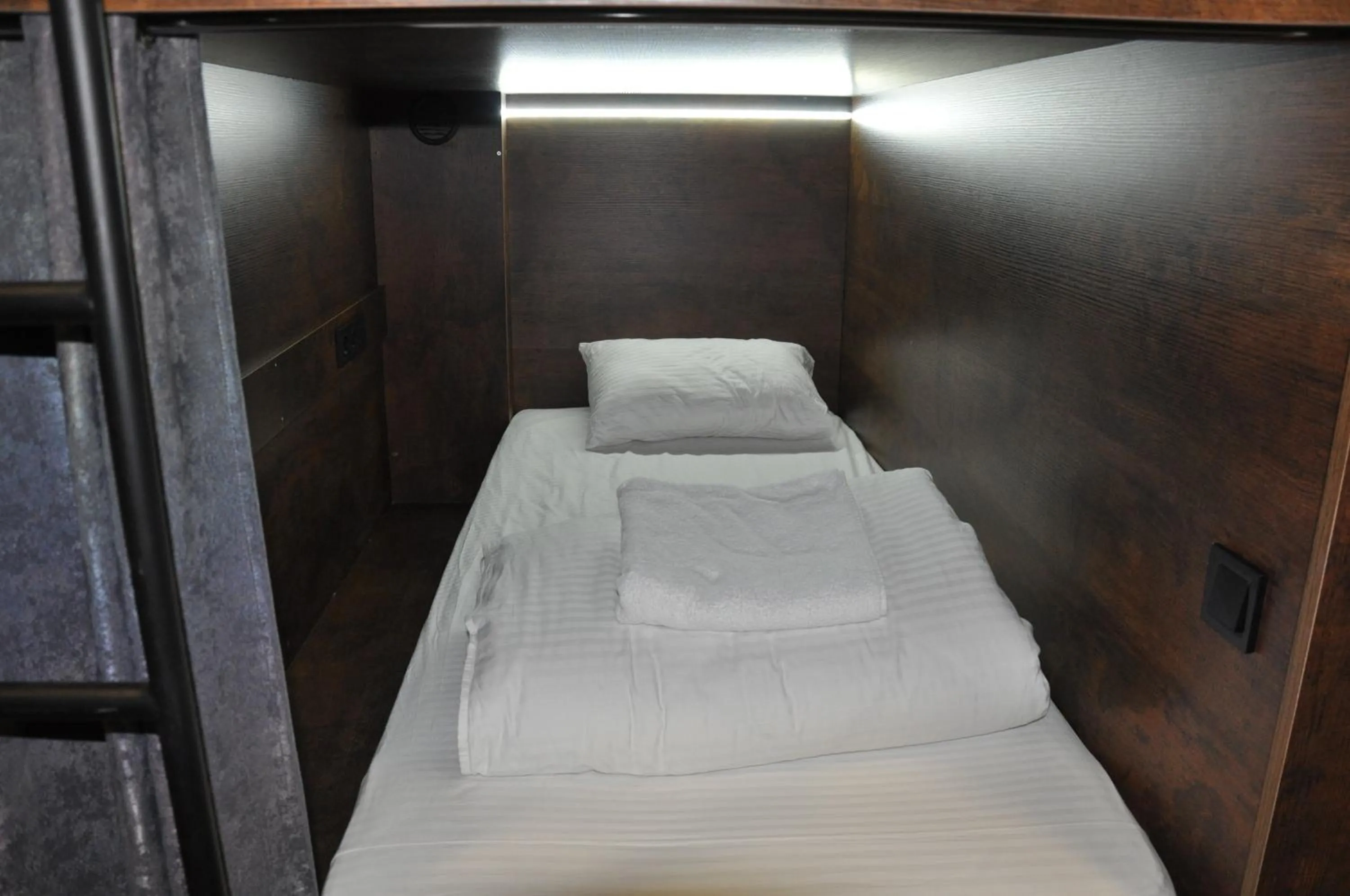 Bed in FULL HOUSE capsule hostel