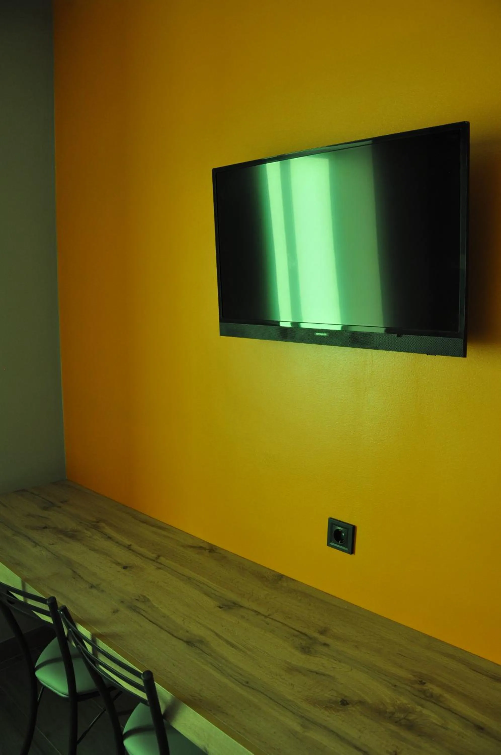TV and multimedia in FULL HOUSE capsule hostel