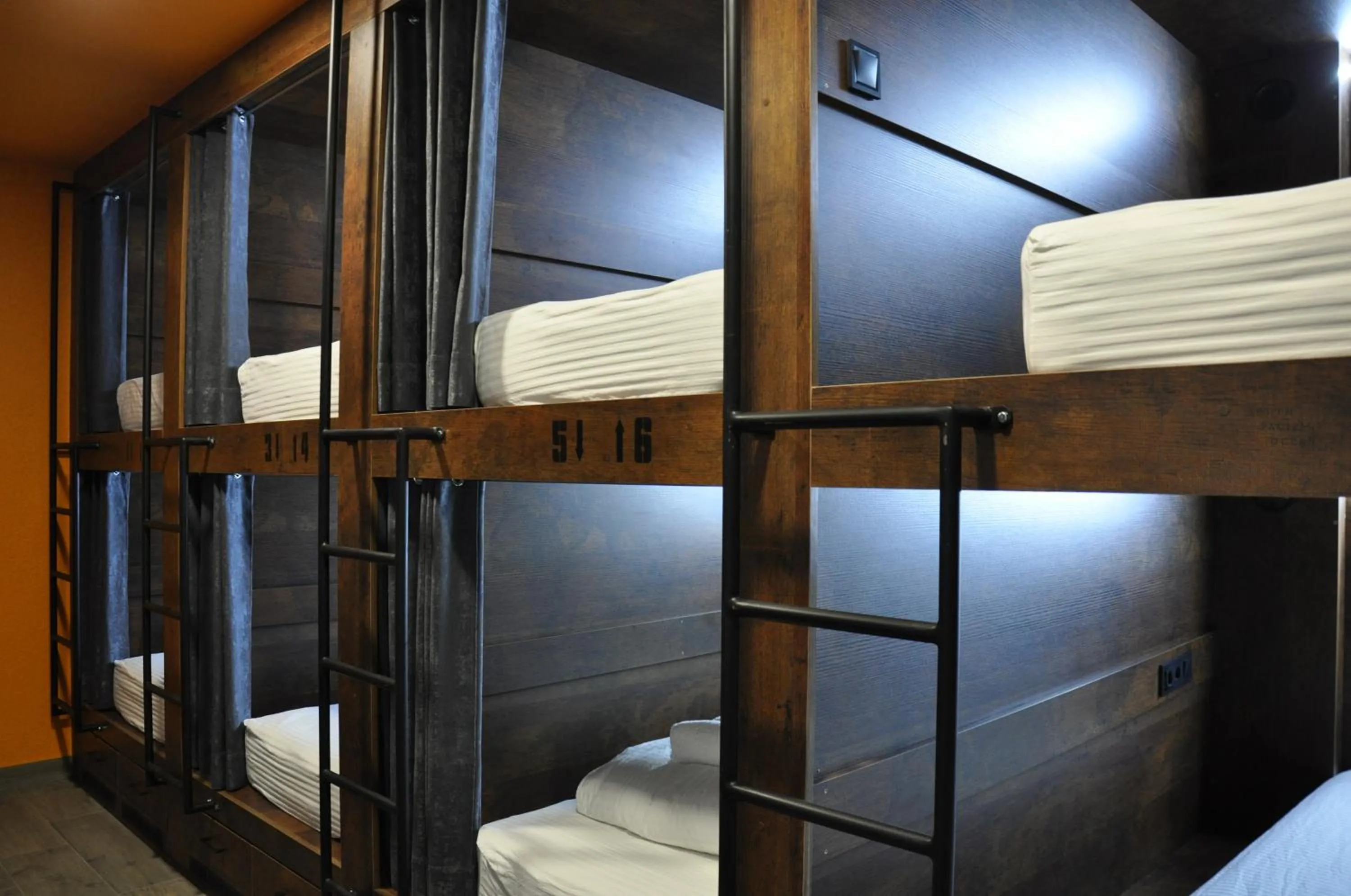 bunk bed, Bed in FULL HOUSE capsule hostel