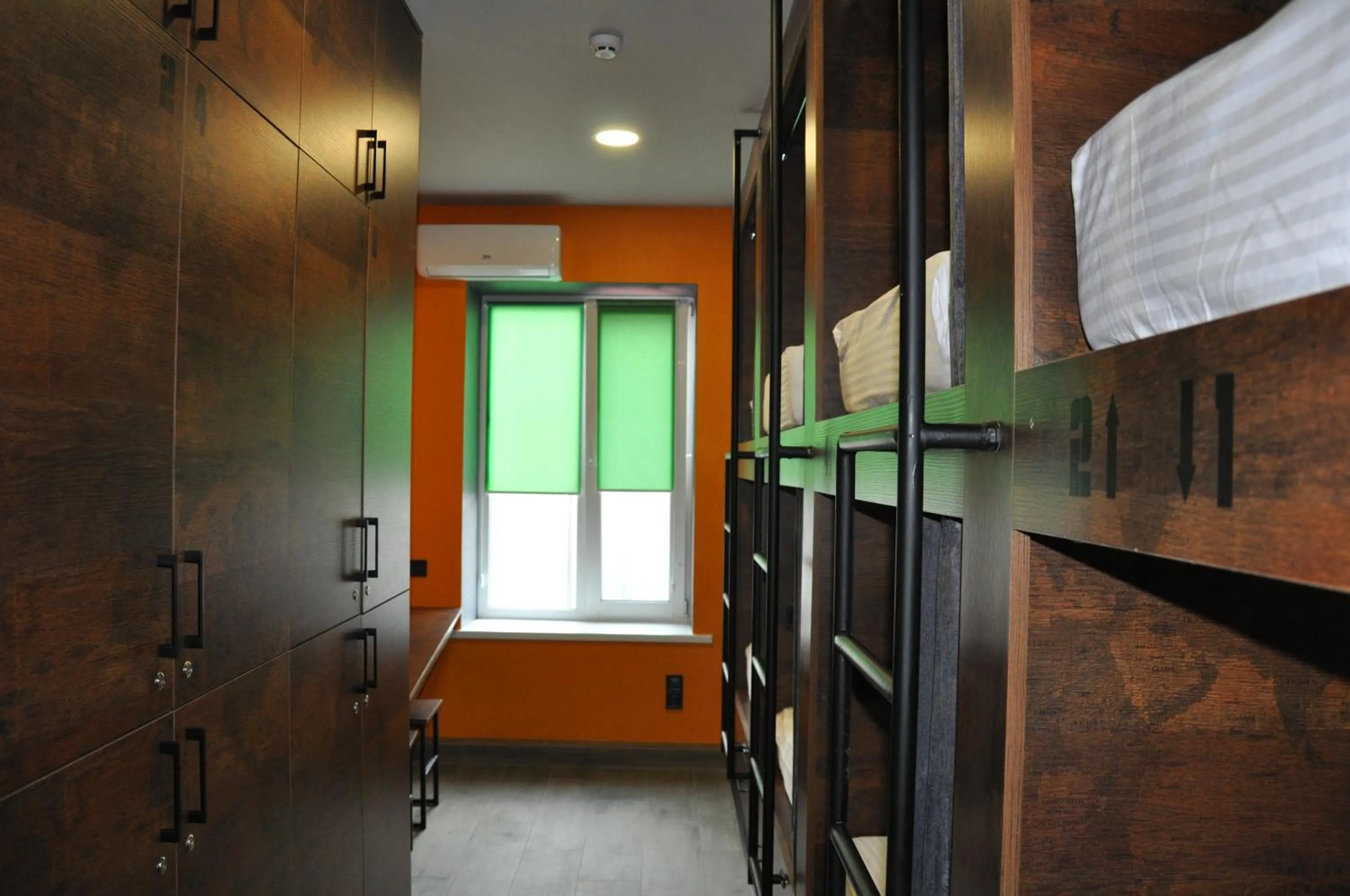 Photo of the whole room in FULL HOUSE capsule hostel