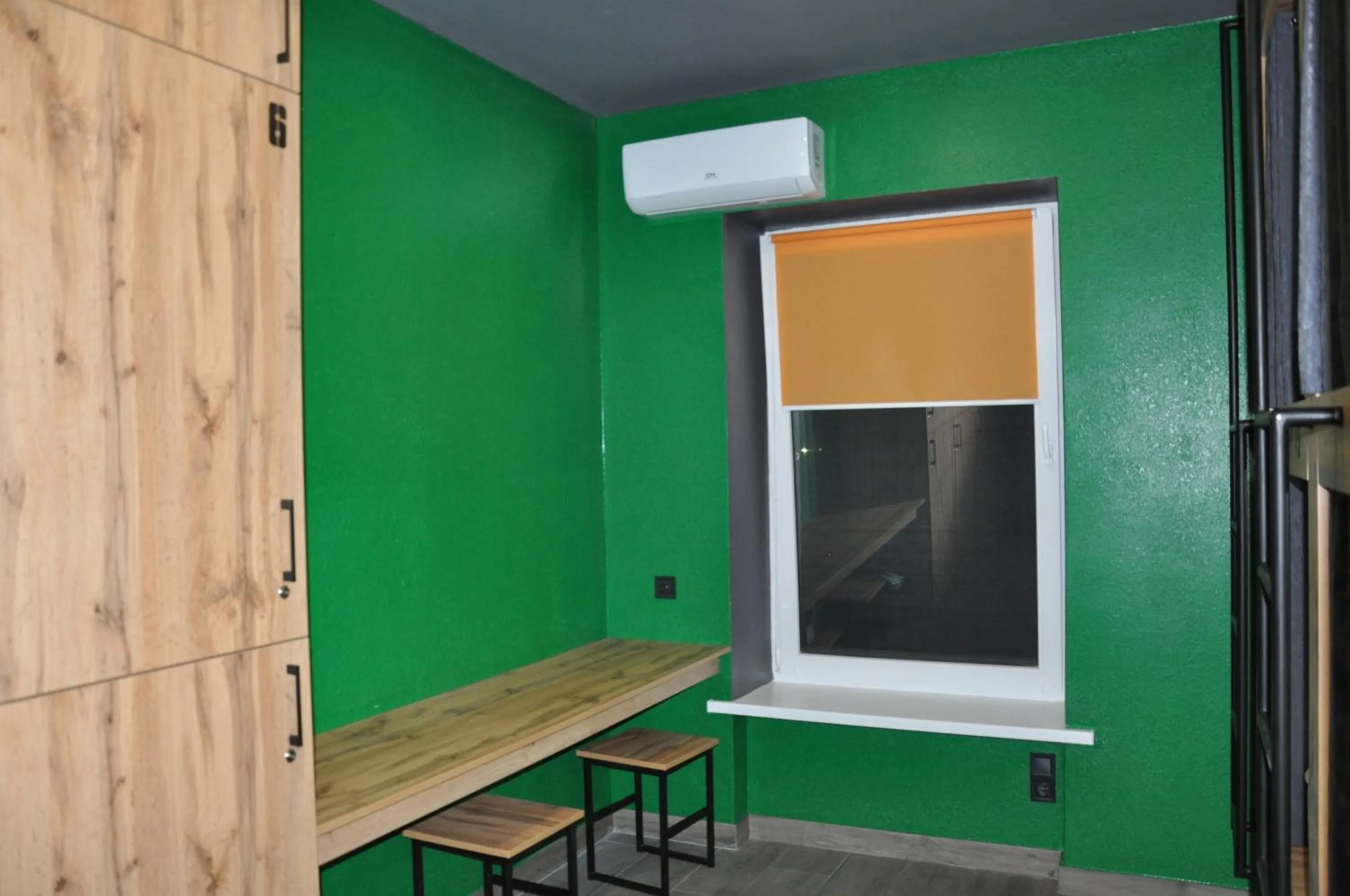 Photo of the whole room in FULL HOUSE capsule hostel