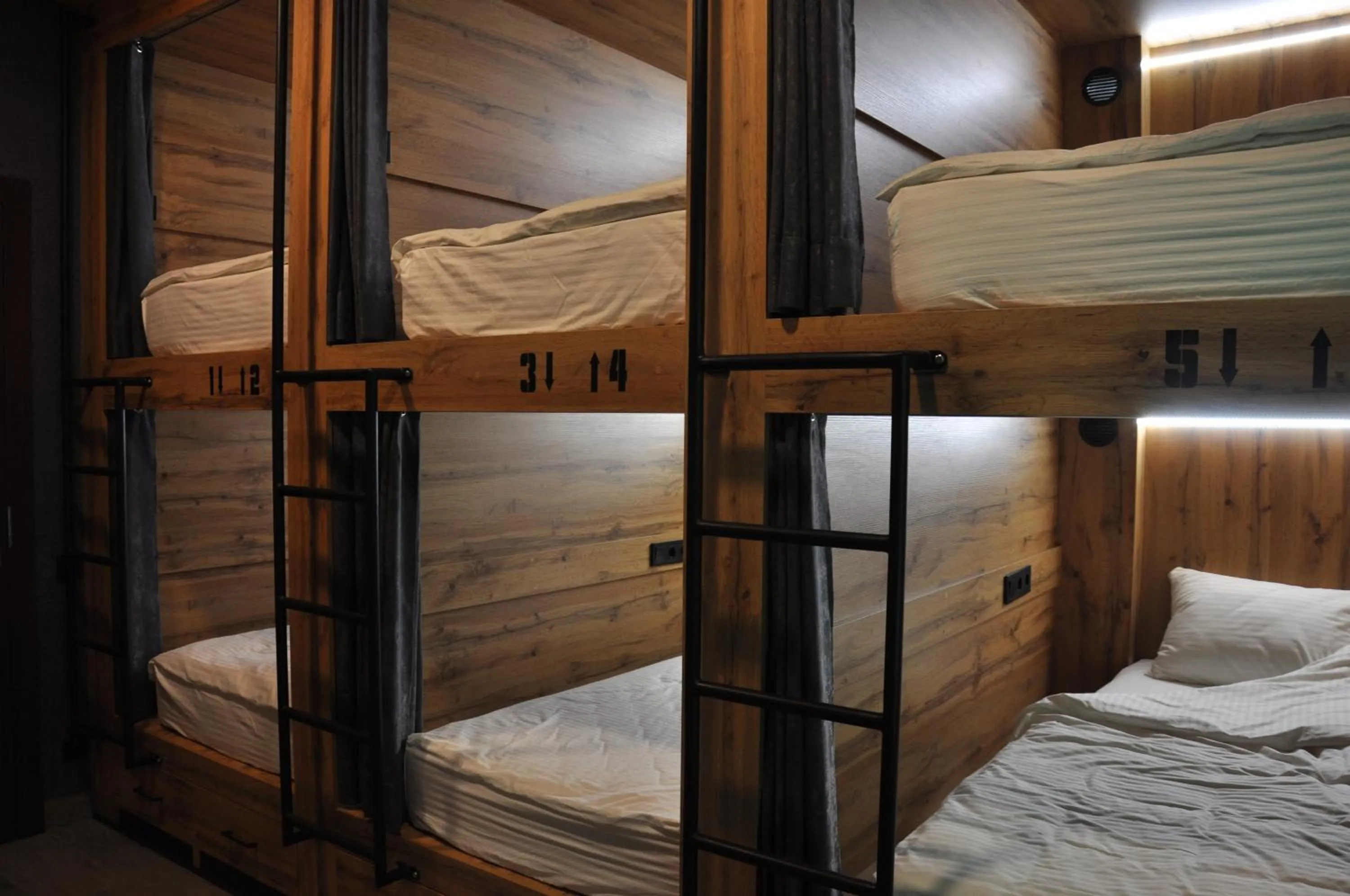Bed in FULL HOUSE capsule hostel