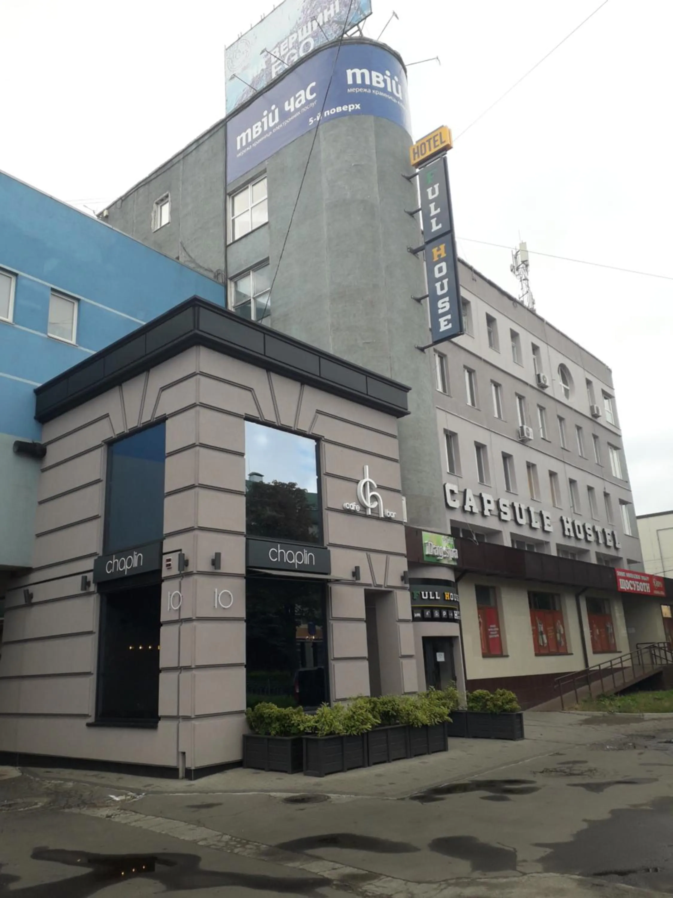 Property building in FULL HOUSE capsule hostel
