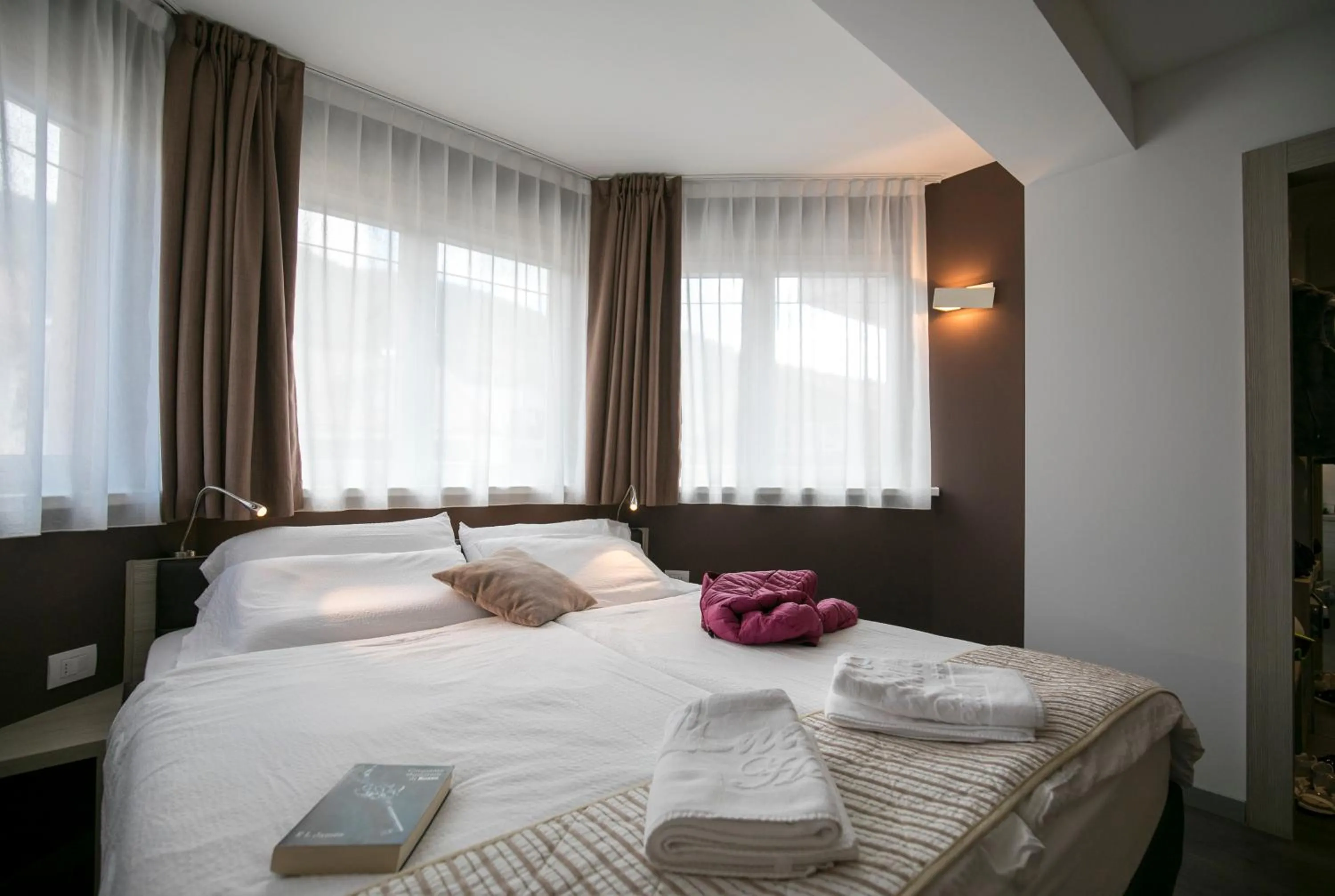 Photo of the whole room, Bed in Hotel Luna Bianca Folgaria