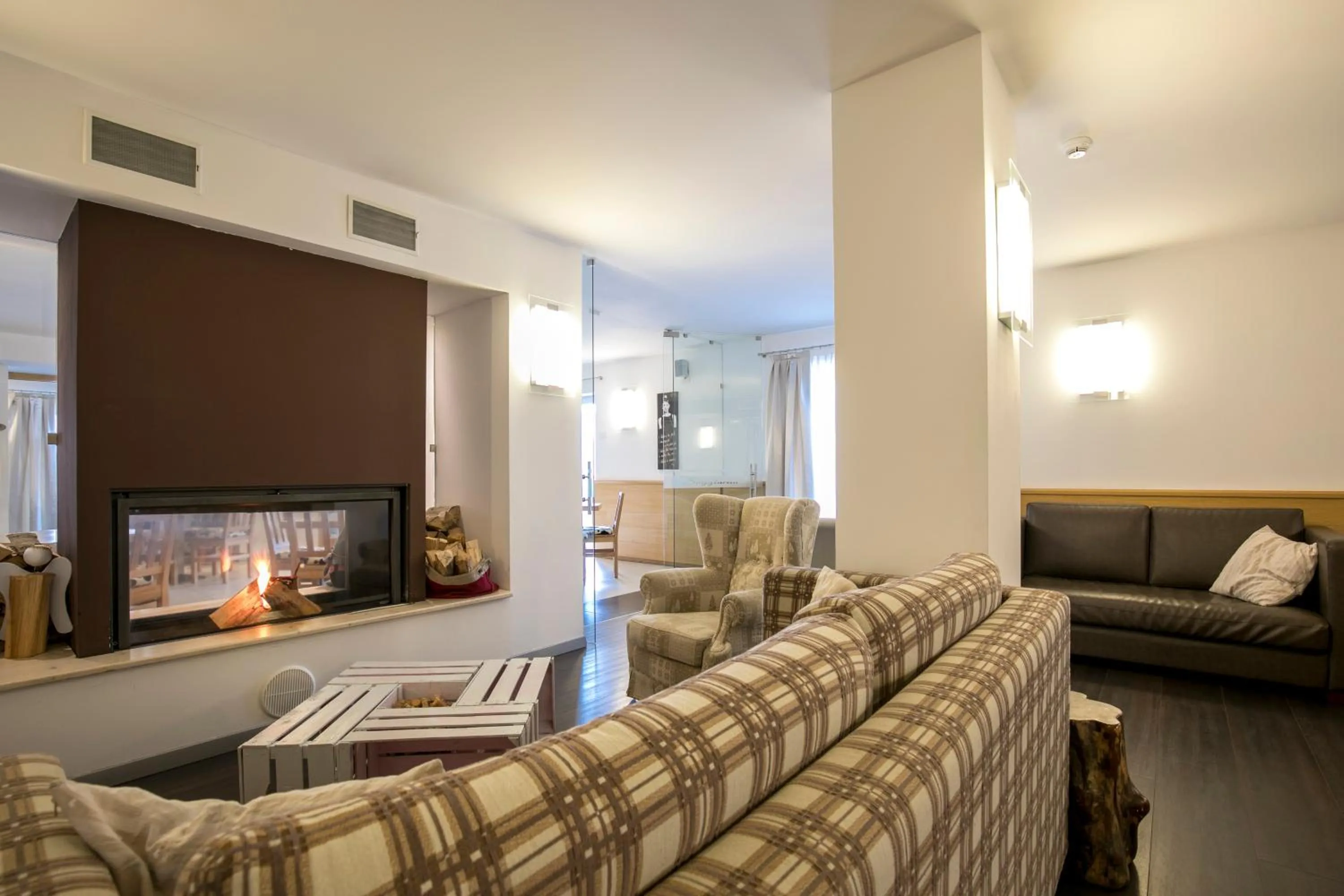 Communal lounge/ TV room in Hotel Luna Bianca Folgaria