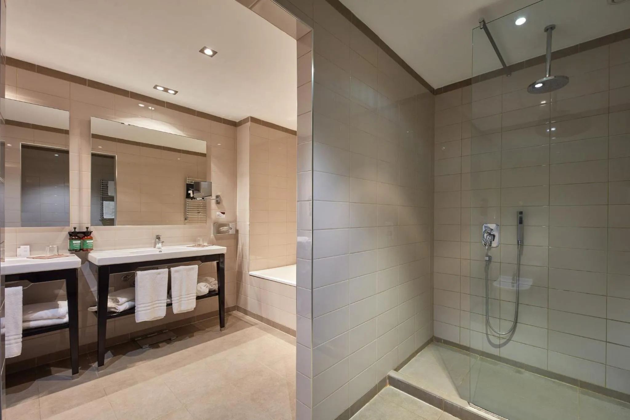 Photo of the whole room in Crowne Plaza Verona Fiera by IHG