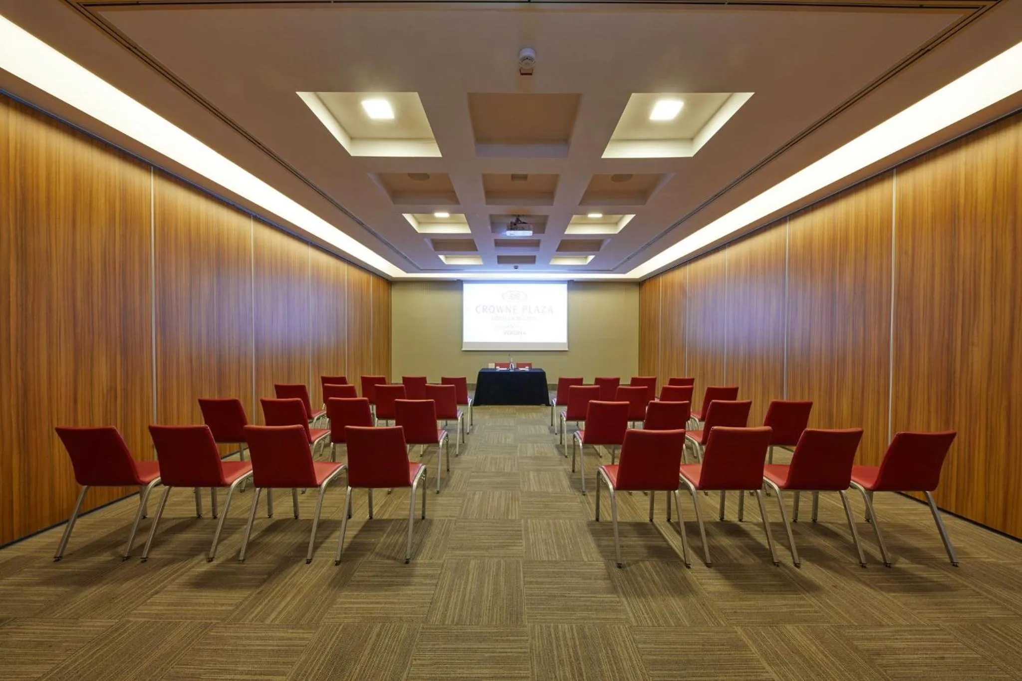 Meeting/conference room in Crowne Plaza Verona Fiera by IHG