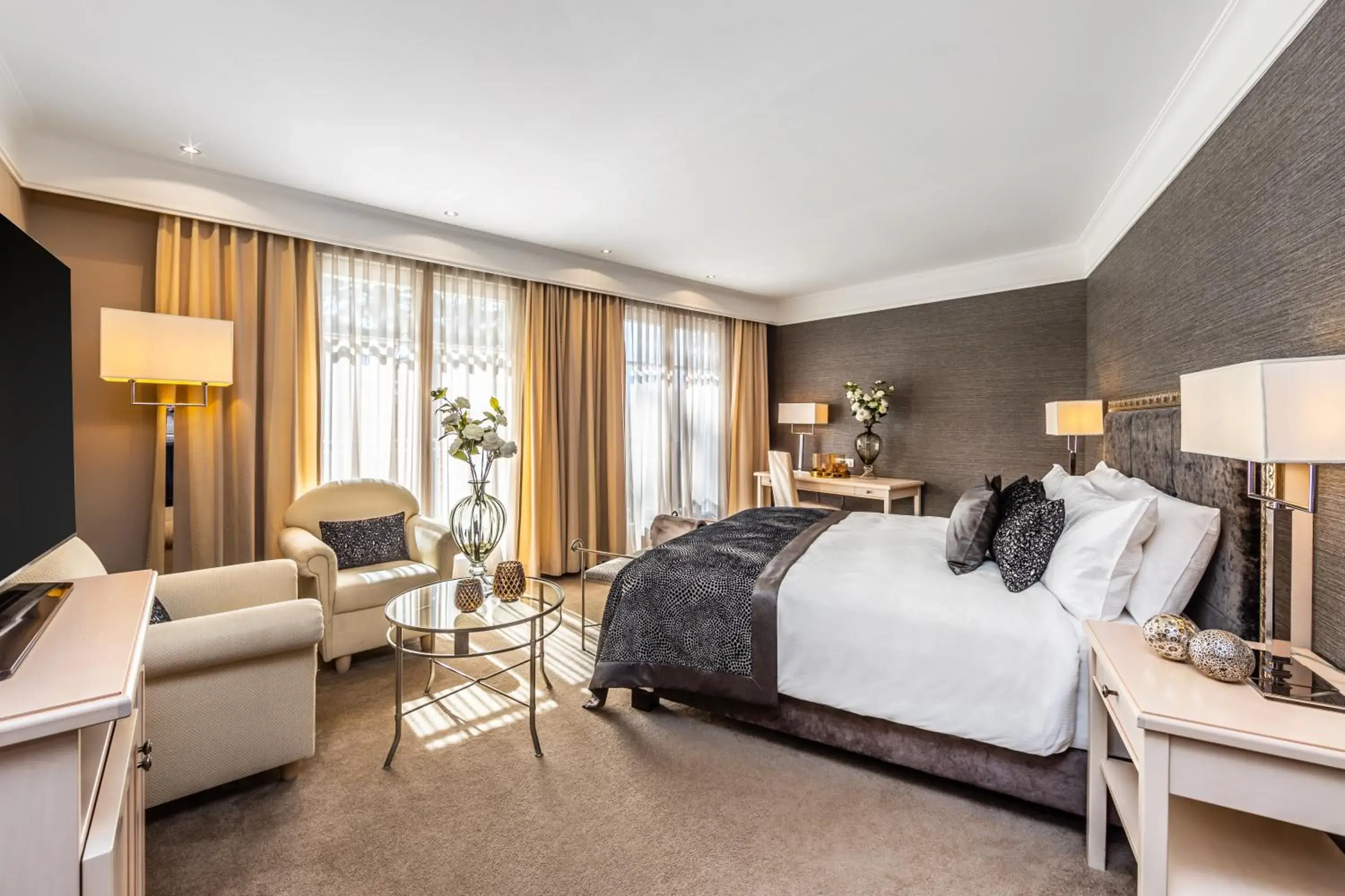 Deluxe Double Room with Balcony and Mountain View - single occupancy in Villa Eden a member of Leading Hotels of the World Deluxe Double Room with Balcony and Mountain View - single occupancy in Villa Eden a member of Leading Hotels of the World