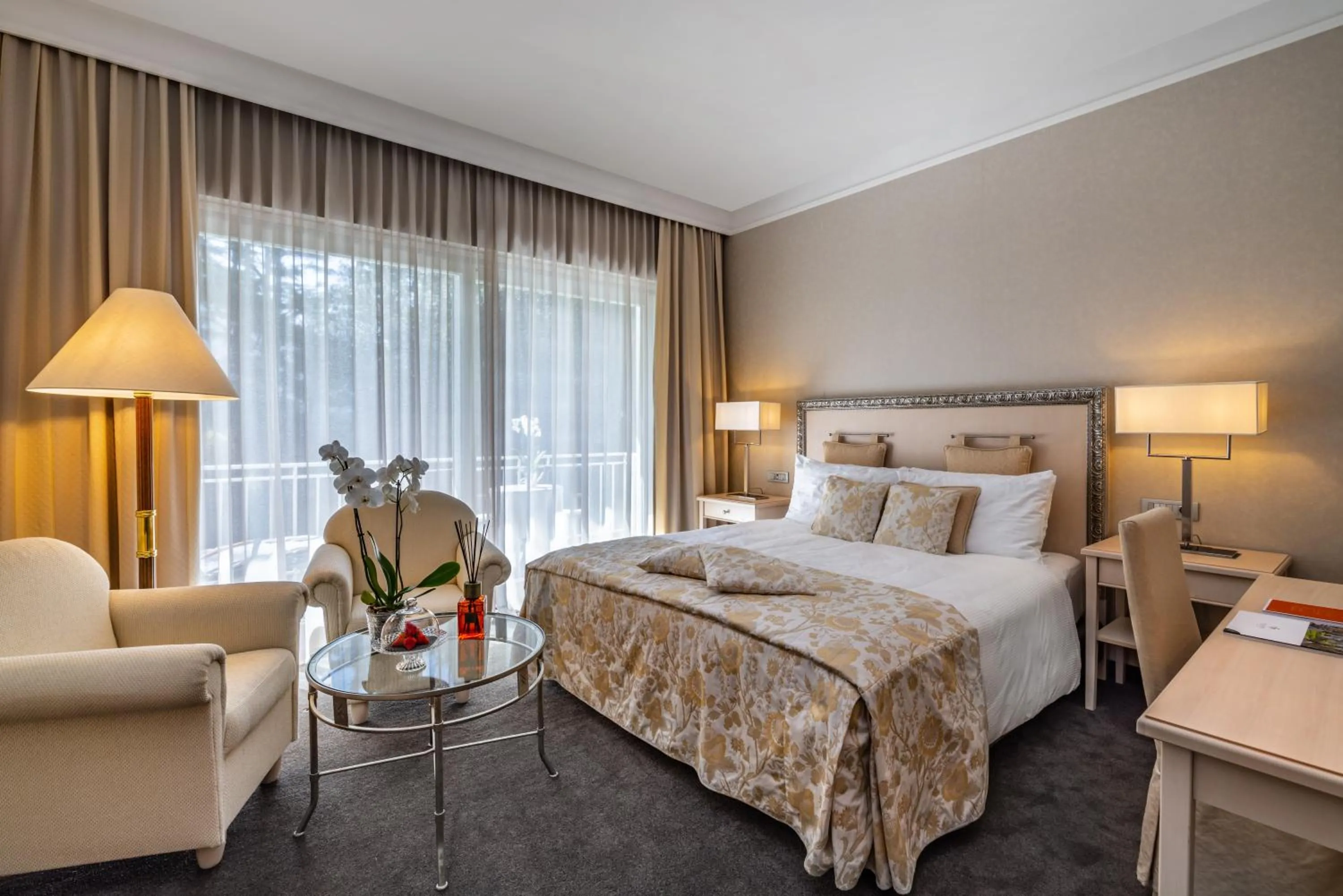 Bedroom, Bed in Villa Eden a member of Leading Hotels of the World